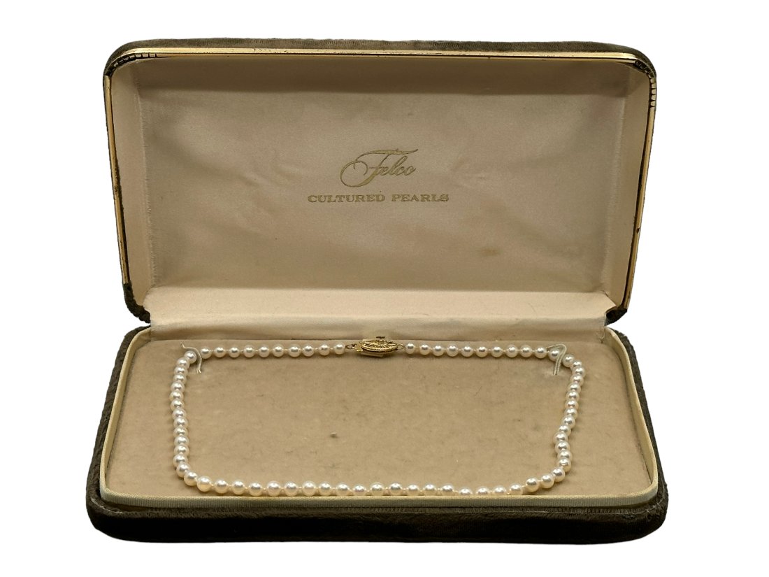 Akoya Cultured Pearl Choker Necklace 14K Yellow Gold: Gorgeous Akoya cultured Choker Necklace with 14k Yellow Gold Clasp. Original Box. • Fully-knotted Strand • 14k Yellow Gold Clasp • 4 mm Pearls • Measures approximately 16"length Du