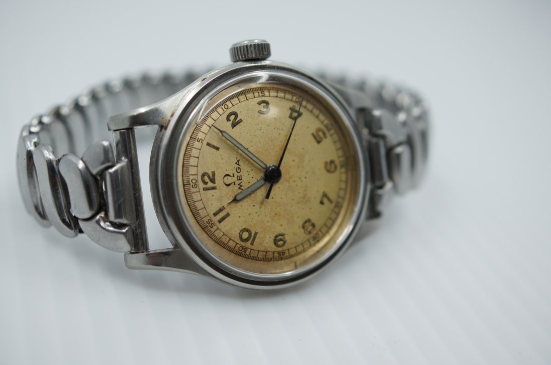 Antique Omega Naiad Medicus Doctors Watch: Omega - Naiad Medicus - Circa 1937 Stunning and extremely rare Omega Naiad Medicus. This watch was produced in the late 1930s and is the first Omega with a central second hand, and also the first Omeg