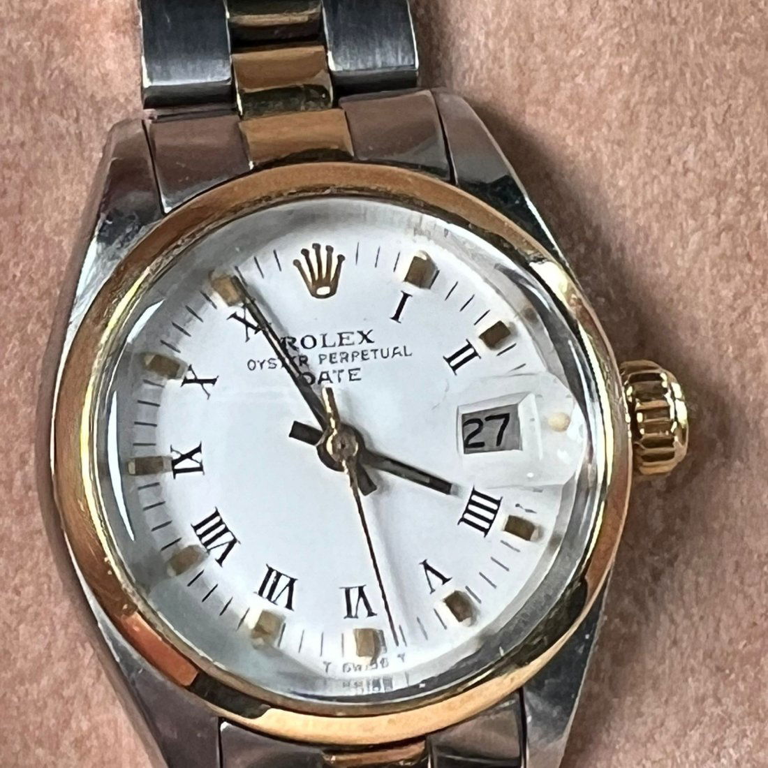 Rolex Lady-Datejust 6916 Box and guarantee 1977 Warhol: Rolex Lady DatejustRef. 6916Year 1977Original period kit, box and certificateWatch from the Warhol foundation.very rare pieceCertificate signed by warholFoundation stamps and