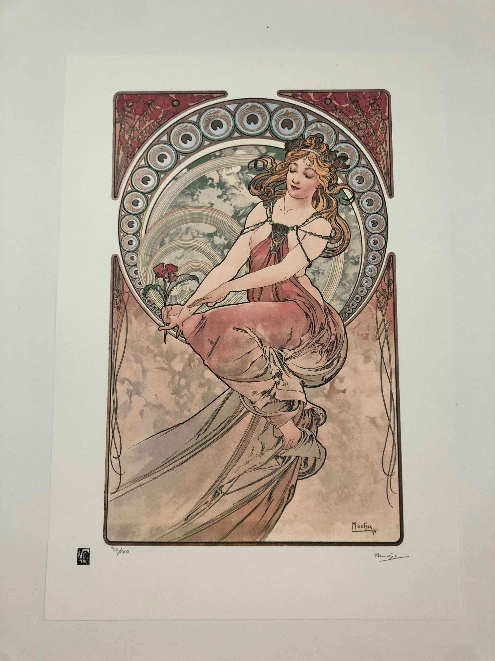 Alphonse Mucha litografia cm 50x70 con certificato: Alphonse Mucha litografia dimensione cm 50x70 timbro impresso LE PALMEcarta francesecertificato di autenticaedizione del 2010firma su lastra in stampaesemplari 100 maxla numerazione al momento della s