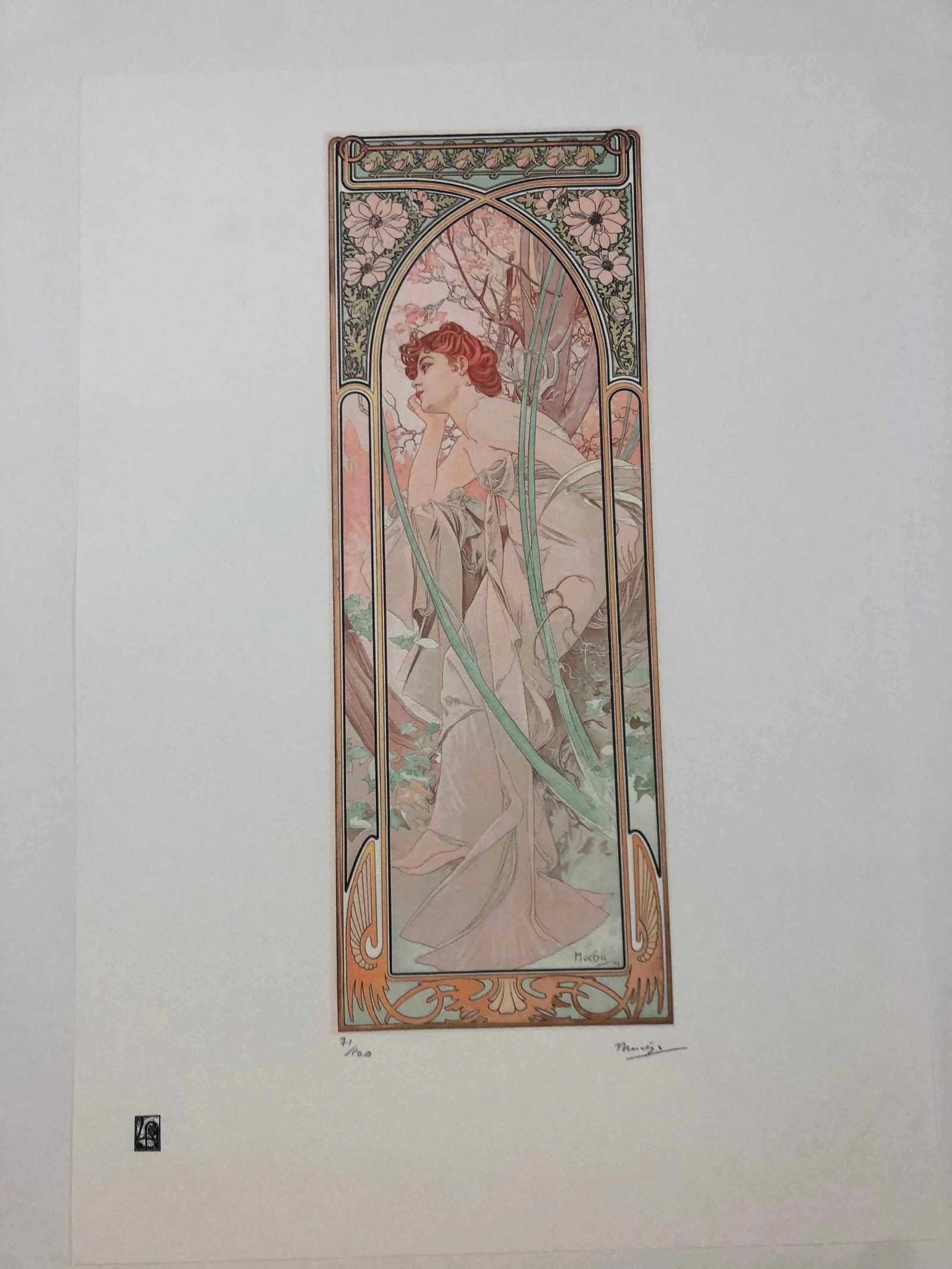 Alphonse Mucha litografia cm 50x70 con certificato: Alphonse Mucha litografia dimensione cm 50x70 timbro impresso LE PALMEcarta francesecertificato di autenticaedizione del 2010firma su lastra in stampaesemplari 100 maxla numerazione al momento della s