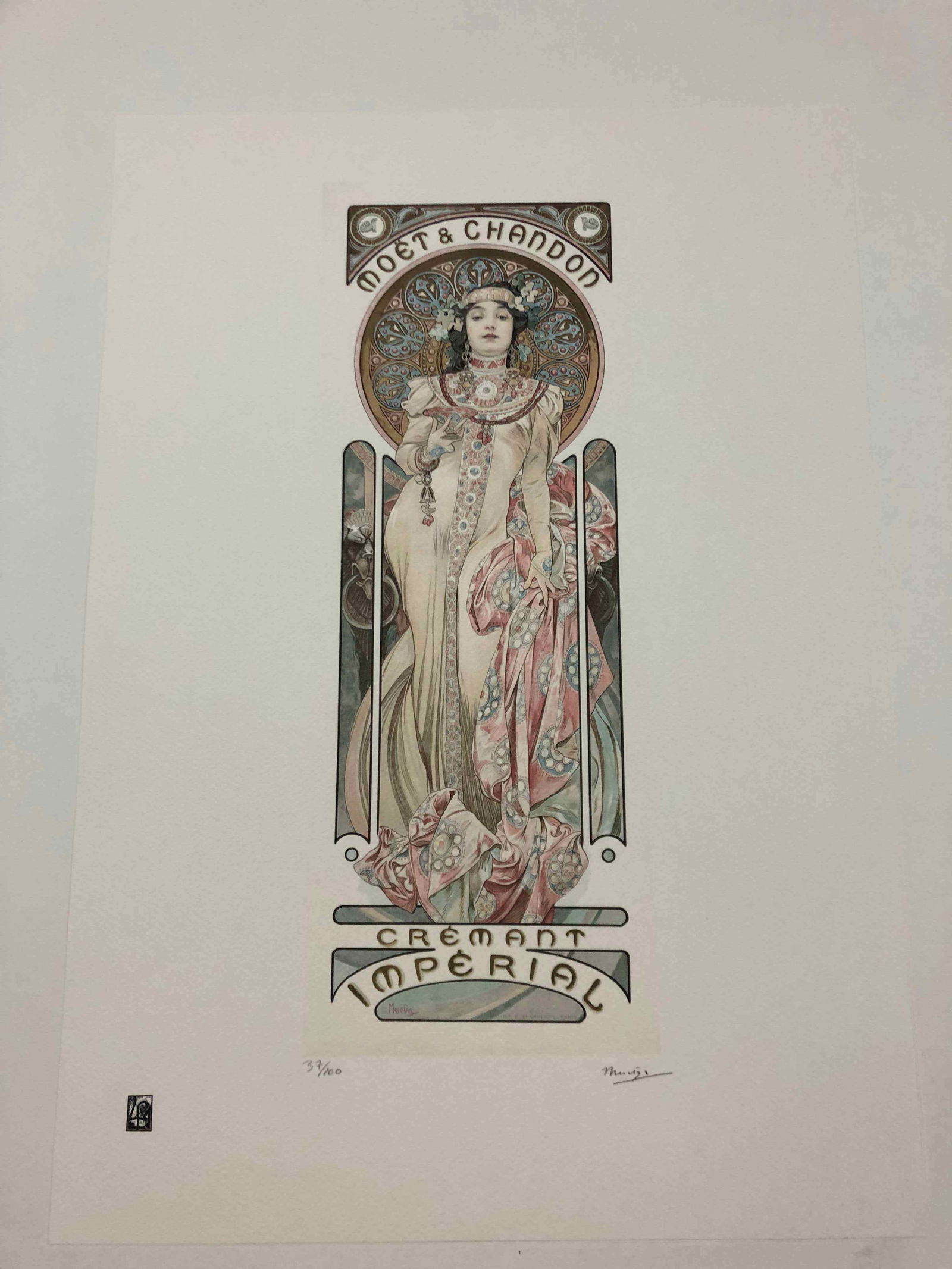 Alphonse Mucha litografia cm 50x70 con certificato: Alphonse Mucha litografia dimensione cm 50x70 timbro impresso LE PALMEcarta francesecertificato di autenticaedizione del 2010firma su lastra in stampaesemplari 100 maxla numerazione al momento della s