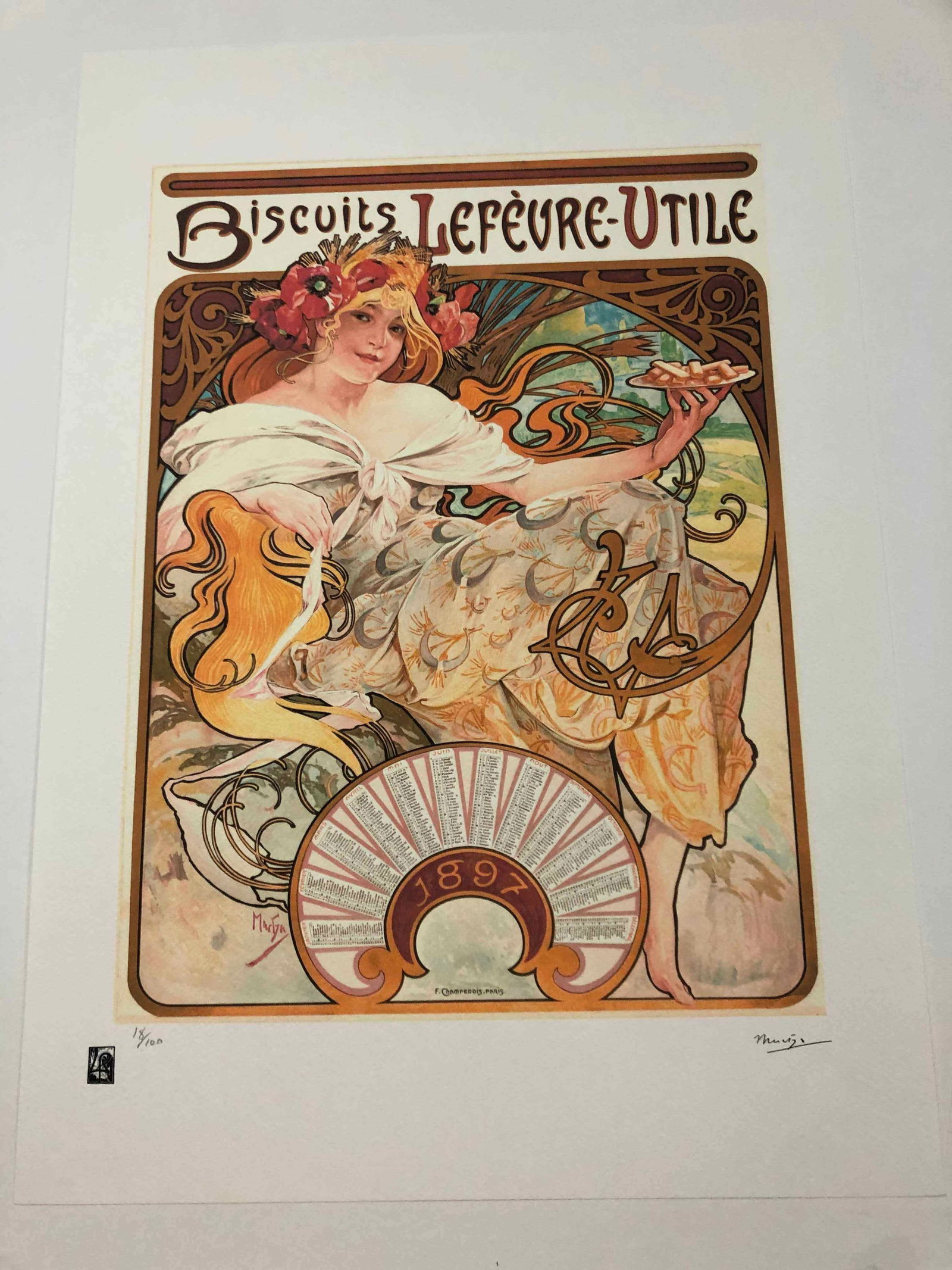 Alphonse Mucha litografia cm 50x70 con certificato: Alphonse Mucha litografia dimensione cm 50x70 timbro impresso LE PALMEcarta francesecertificato di autenticaedizione del 2010firma su lastra in stampaesemplari 100 maxla numerazione al momento della s
