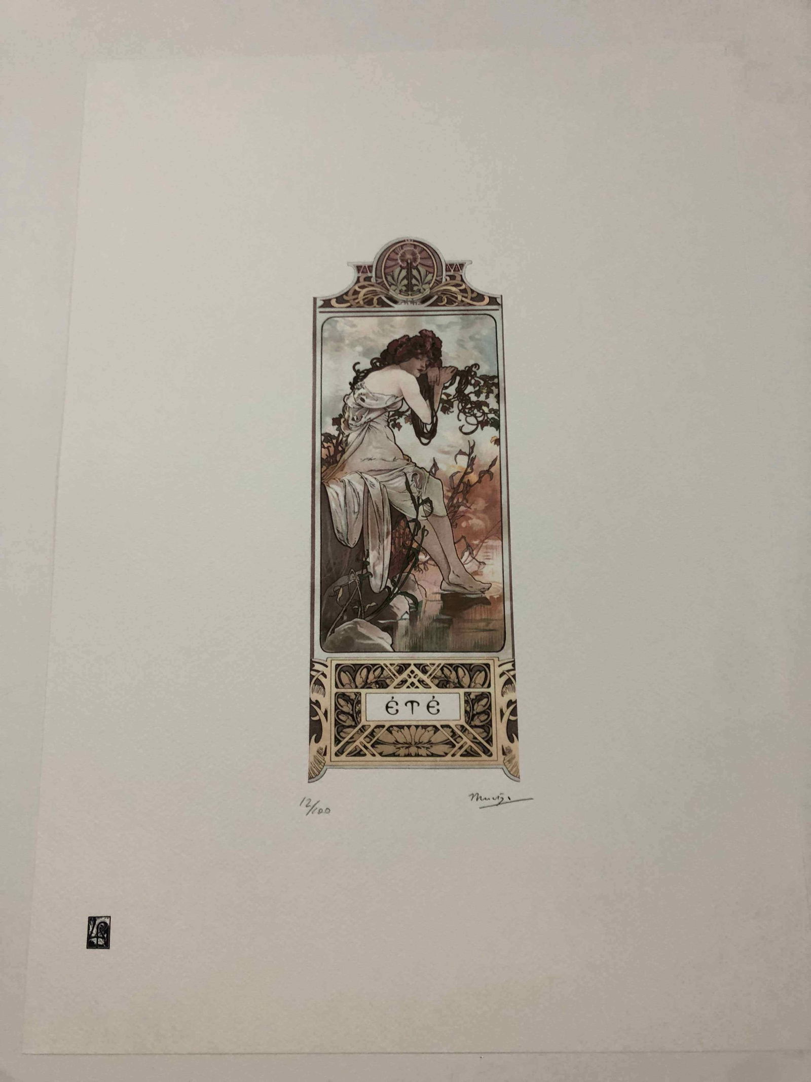 Alphonse Mucha litografia cm 50x70 con certificato: Alphonse Mucha litografia dimensione cm 50x70 timbro impresso LE PALMEcarta francesecertificato di autenticaedizione del 2010firma su lastra in stampaesemplari 100 maxla numerazione al momento della s