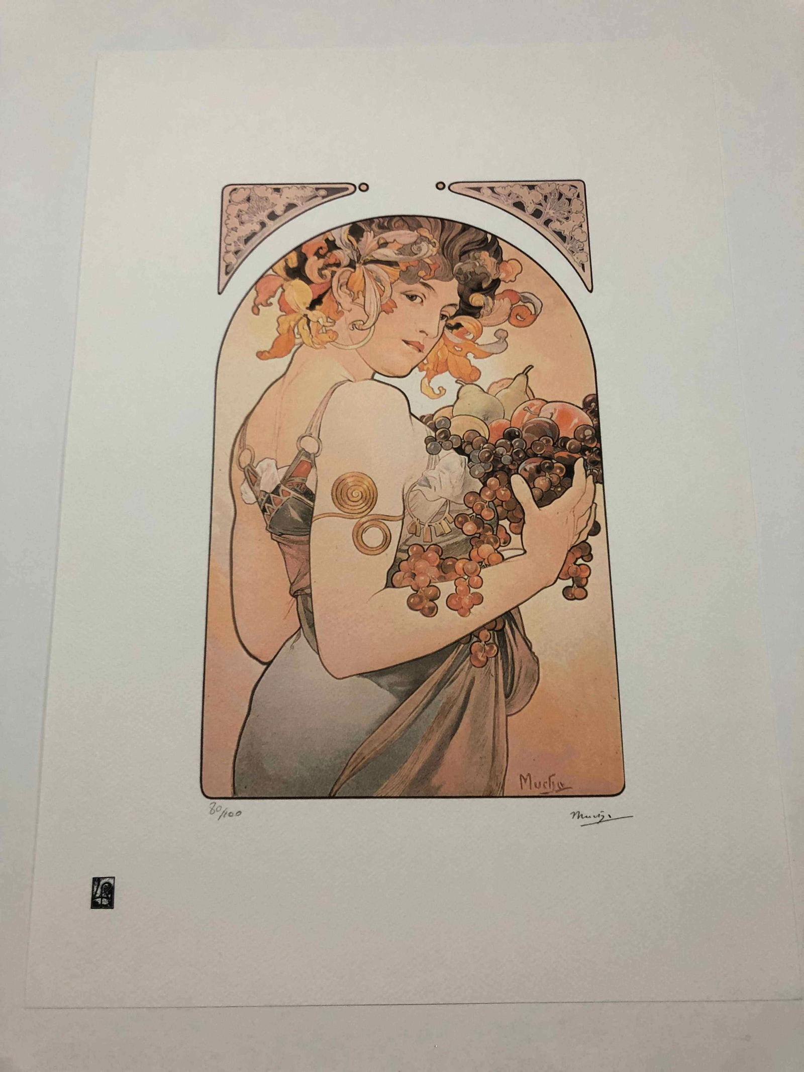 Alphonse Mucha litografia cm 50x70 con certificato: Alphonse Mucha litografia dimensione cm 50x70 timbro impresso LE PALMEcarta francesecertificato di autenticaedizione del 2010firma su lastra in stampaesemplari 100 maxla numerazione al momento della s