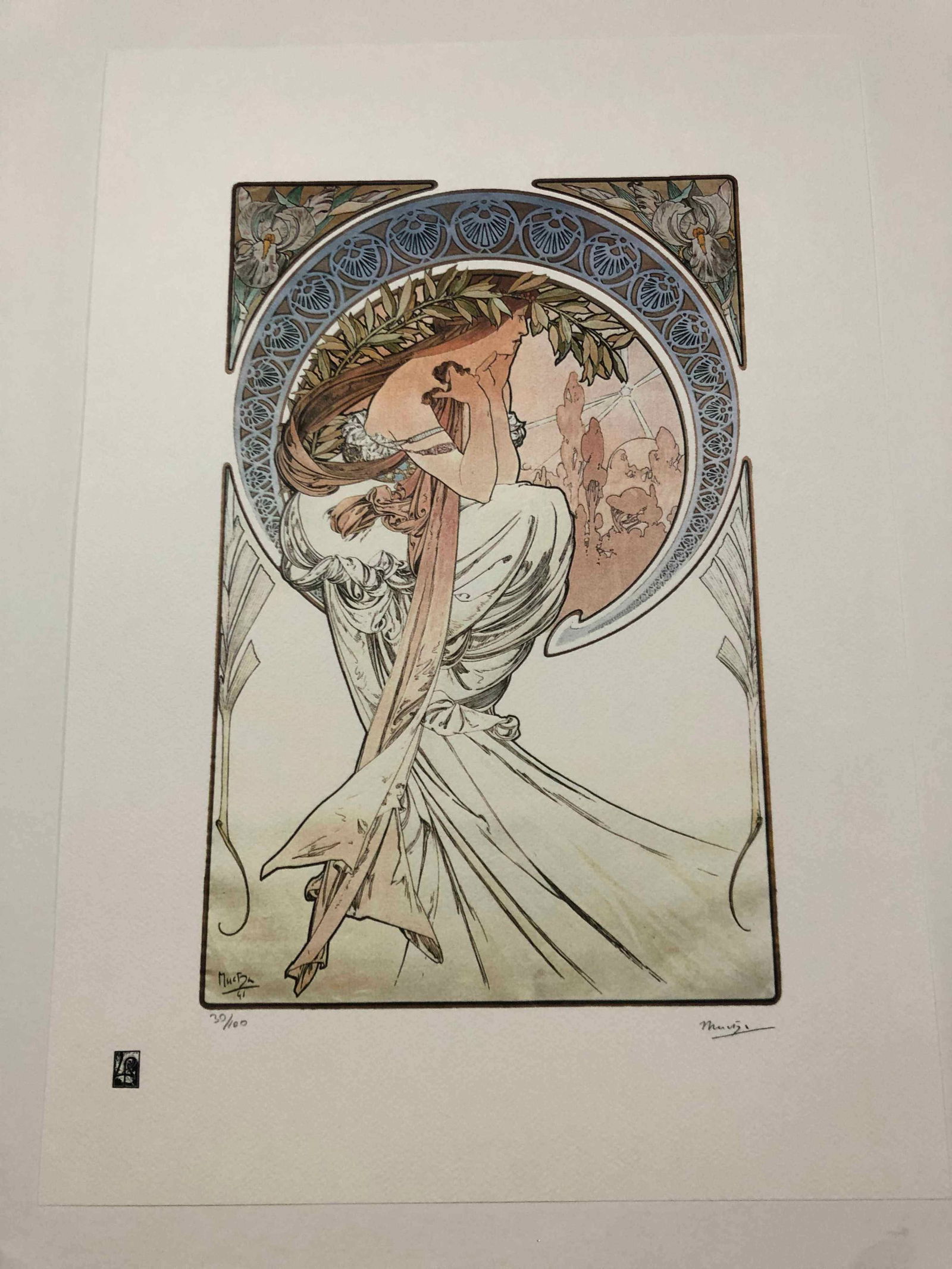 Alphonse Mucha litografia cm 50x70 con certificato: Alphonse Mucha litografia dimensione cm 50x70 timbro impresso LE PALMEcarta francesecertificato di autenticaedizione del 2010firma su lastra in stampaesemplari 100 maxla numerazione al momento della s