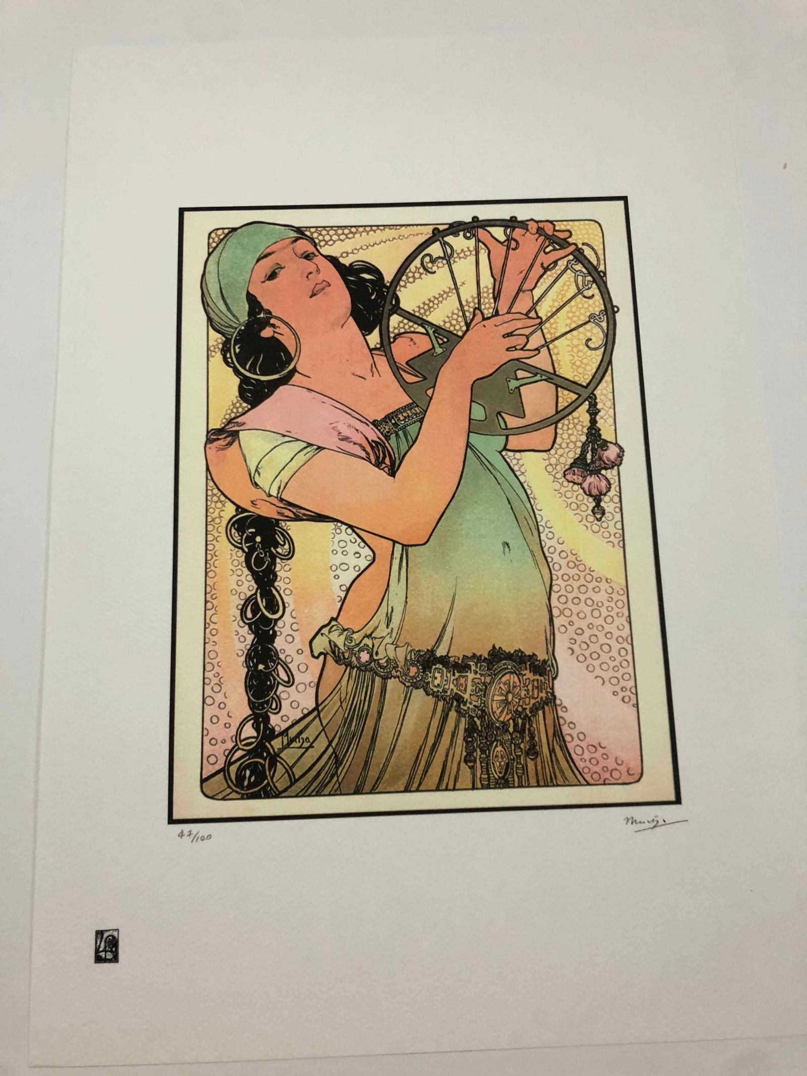 Alphonse Mucha litografia cm 50x70 con certificato: Alphonse Mucha litografia dimensione cm 50x70 timbro impresso LE PALMEcarta francesecertificato di autenticaedizione del 2010firma su lastra in stampaesemplari 100 maxla numerazione al momento della s