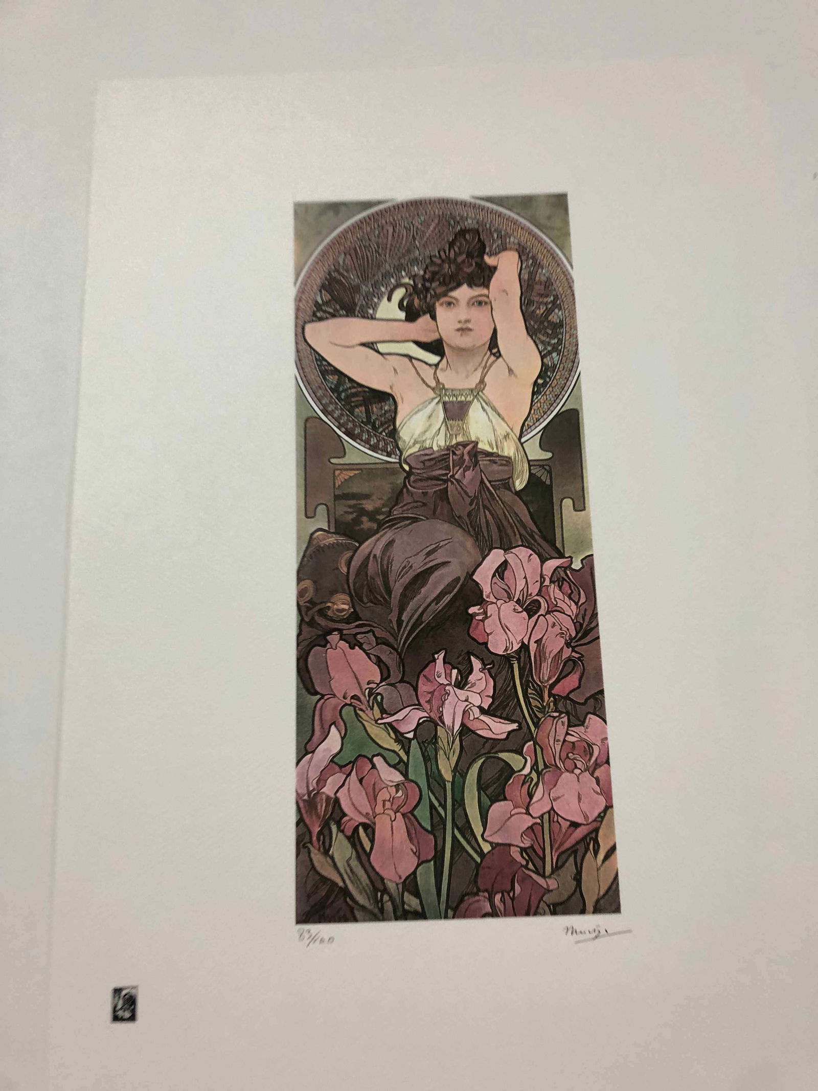 Alphonse Mucha litografia cm 50x70 con certificato: Alphonse Mucha litografia dimensione cm 50x70 timbro impresso LE PALMEcarta francesecertificato di autenticaedizione del 2010firma su lastra in stampaesemplari 100 maxla numerazione al momento della s