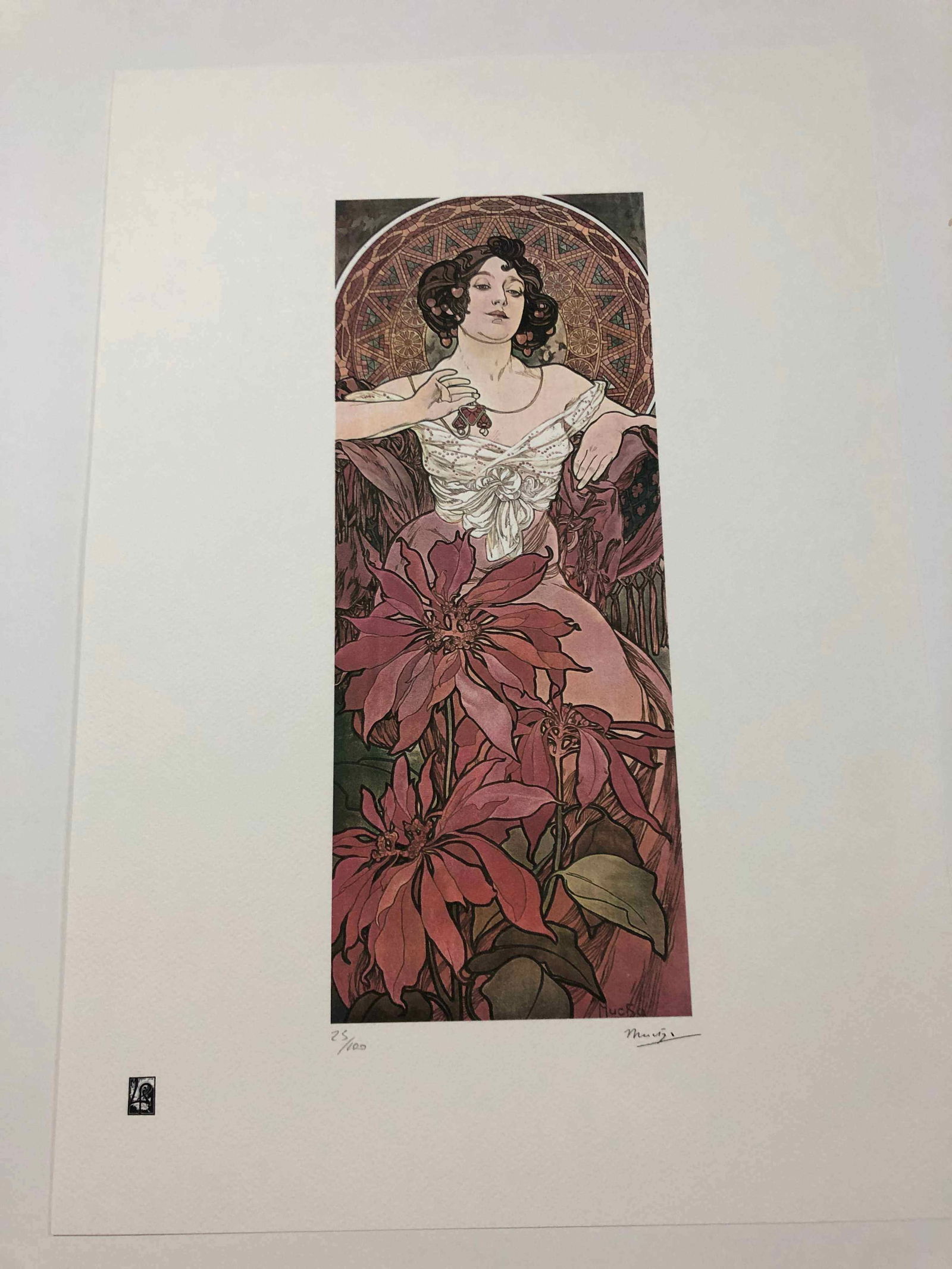 Alphonse Mucha litografia cm 50x70 con certificato: Alphonse Mucha litografia dimensione cm 50x70 timbro impresso LE PALMEcarta francesecertificato di autenticaedizione del 2010firma su lastra in stampaesemplari 100 maxla numerazione al momento della s