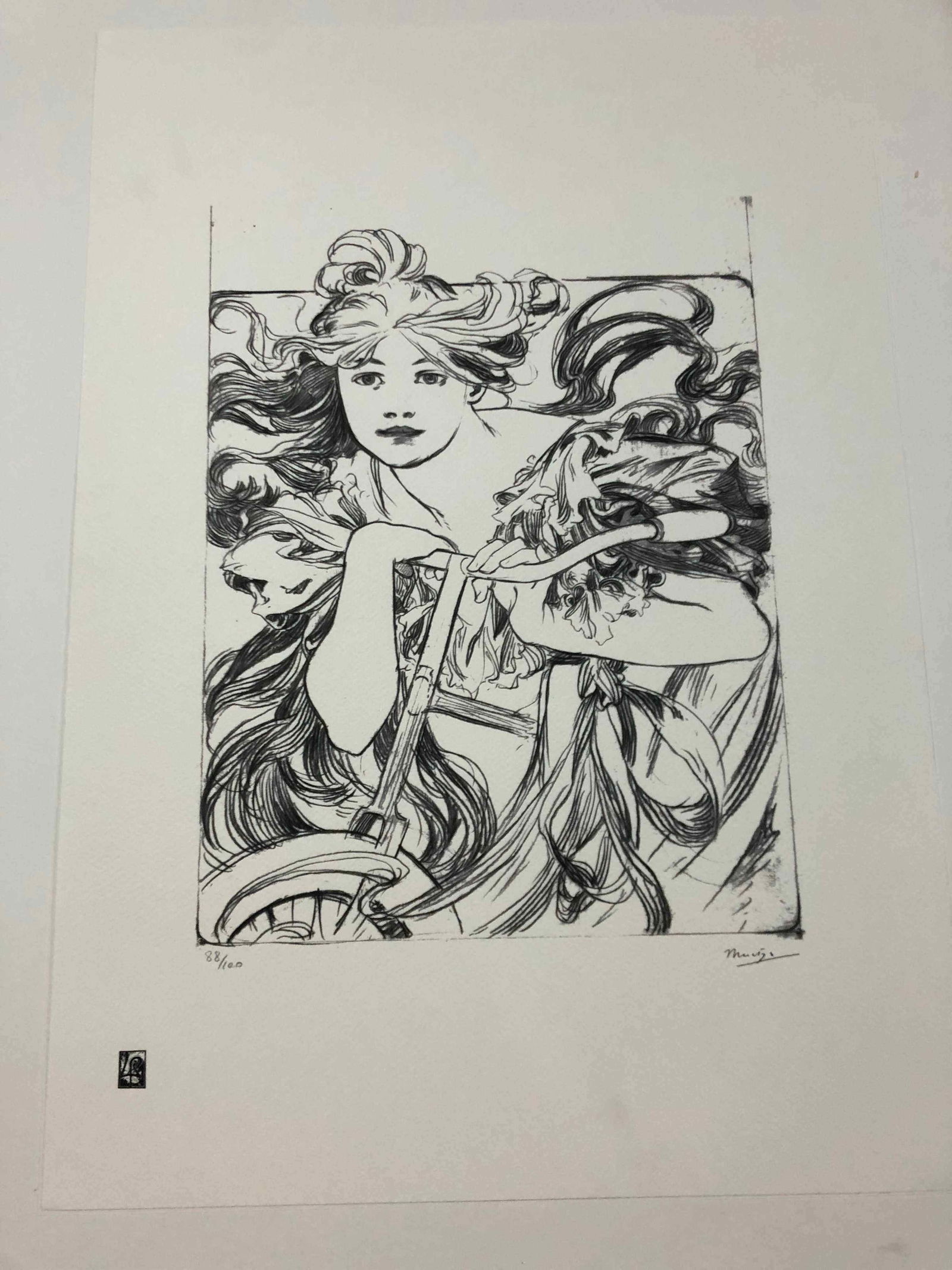 Alphonse Mucha litografia cm 50x70 con certificato: Alphonse Mucha litografia dimensione cm 50x70 timbro impresso LE PALMEcarta francesecertificato di autenticaedizione del 2010firma su lastra in stampaesemplari 100 maxla numerazione al momento della s