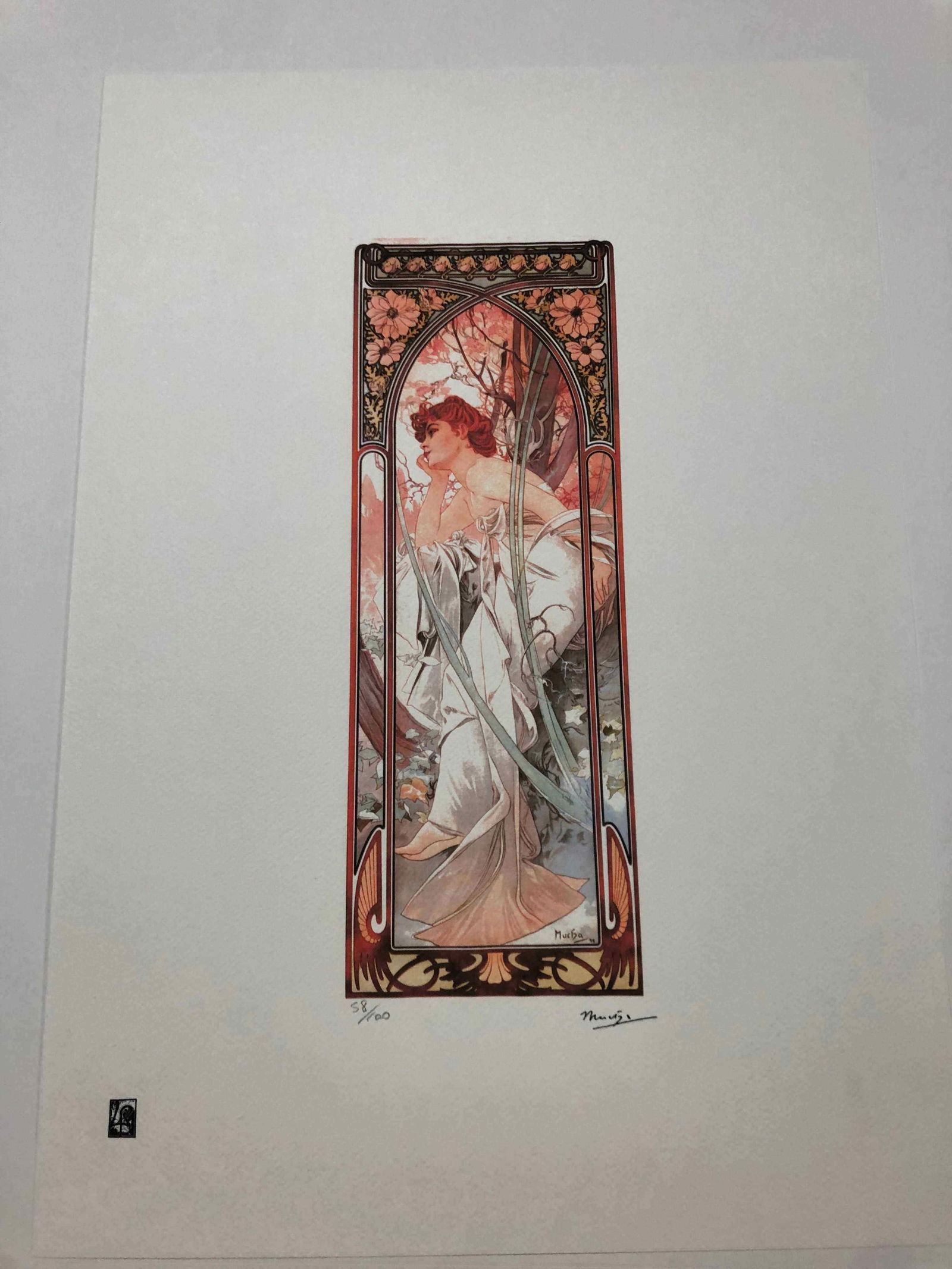 Alphonse Mucha litografia cm 50x70 con certificato: Alphonse Mucha litografia dimensione cm 50x70 timbro impresso LE PALMEcarta francesecertificato di autenticaedizione del 2010firma su lastra in stampaesemplari 100 maxla numerazione al momento della s