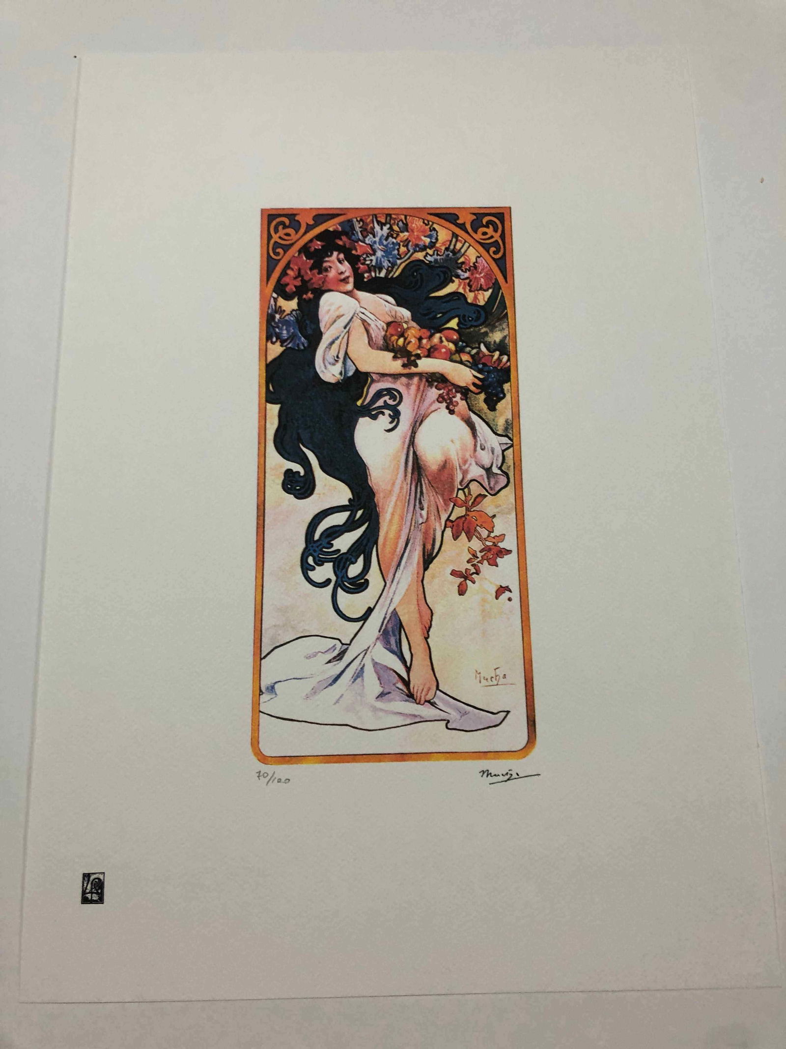 Alphonse Mucha litografia cm 50x70 con certificato: Alphonse Mucha litografia dimensione cm 50x70 timbro impresso LE PALMEcarta francesecertificato di autenticaedizione del 2010firma su lastra in stampaesemplari 100 maxla numerazione al momento della s