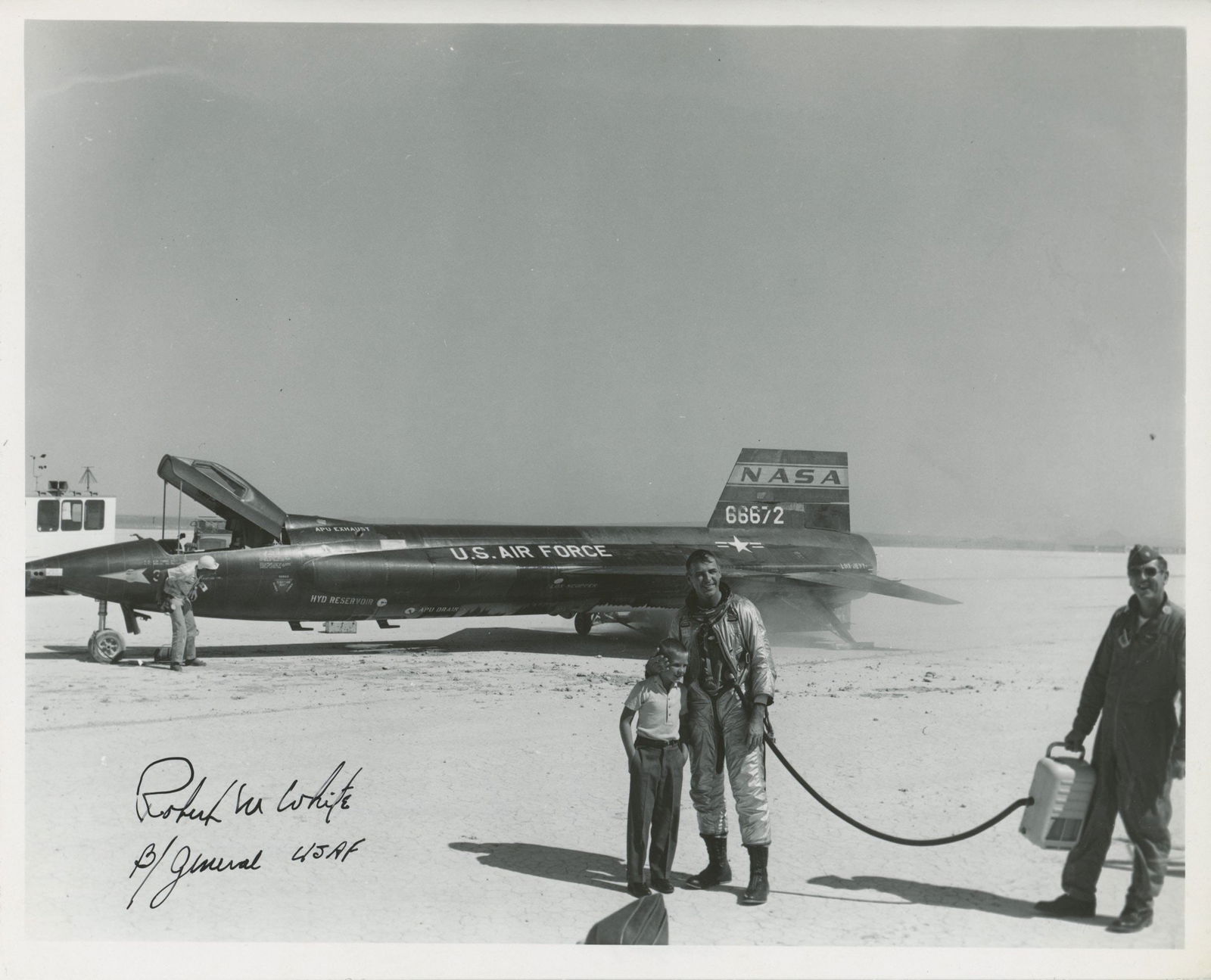 Robert M. White - Air Force & NASA Test Pilot - Autographed 8 x 10" Photograph (1 of 2)