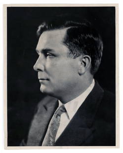 Wendell Willkie - American Lawyer, 1940 GOP POTUS Nominee - Vintage Press Photograph: Details: Wendell Willkie, vintage 8 x 10" glossy silver gelatin press photograph.&nbsp; Photograph exhibits minor age wear, overall in very good condition. Includes press markings on verso. Wendell Le