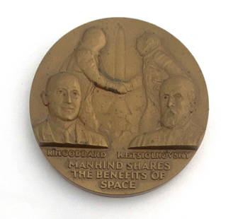 Apollo-Soyuz Test Project – Historic 2.5” Bronze Presentation Medal – USA/USSR Joi: Details: Apollo-Soyuz commemorative bronze medal featuring dual-sided relief artwork. This 2.5&#8221; diameter presentation medal honors the Apollo-Soyuz Test Project, the first international manned s