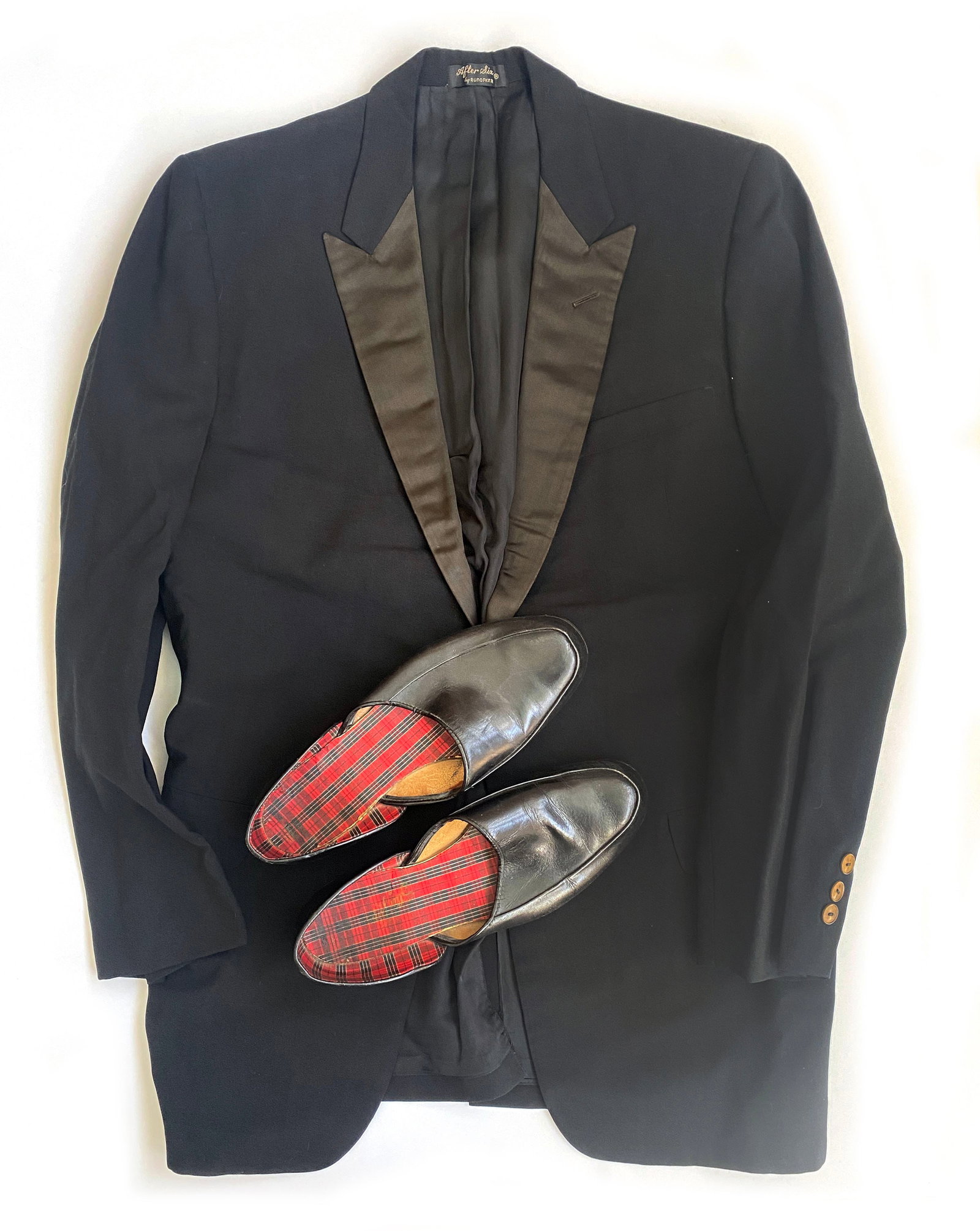 Jack Ruby – Lee Harvey Oswald Shooter – Personally Owned Jacket & Slippers – Earl  (1 of 4)