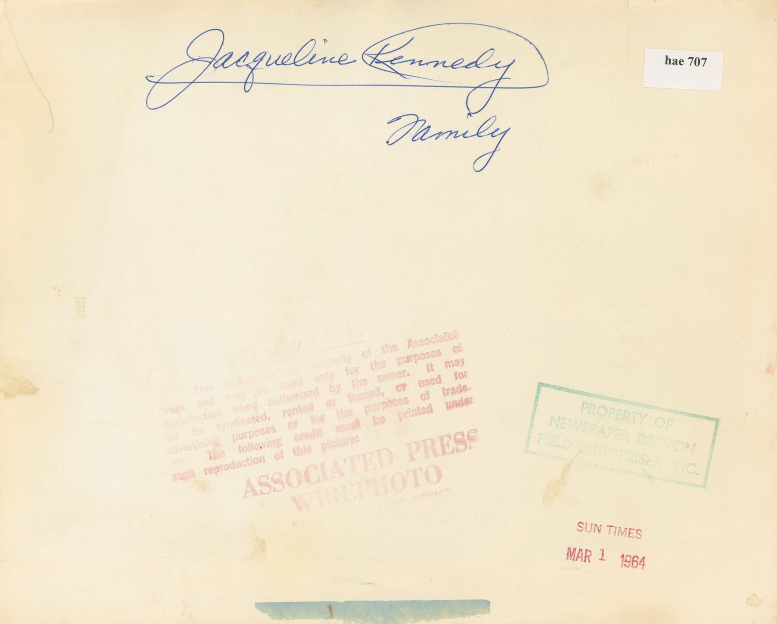 Jacqueline Kennedy – Original 1964 Circus Outing Photograph with Caroline & John Jr. – 1 - 2