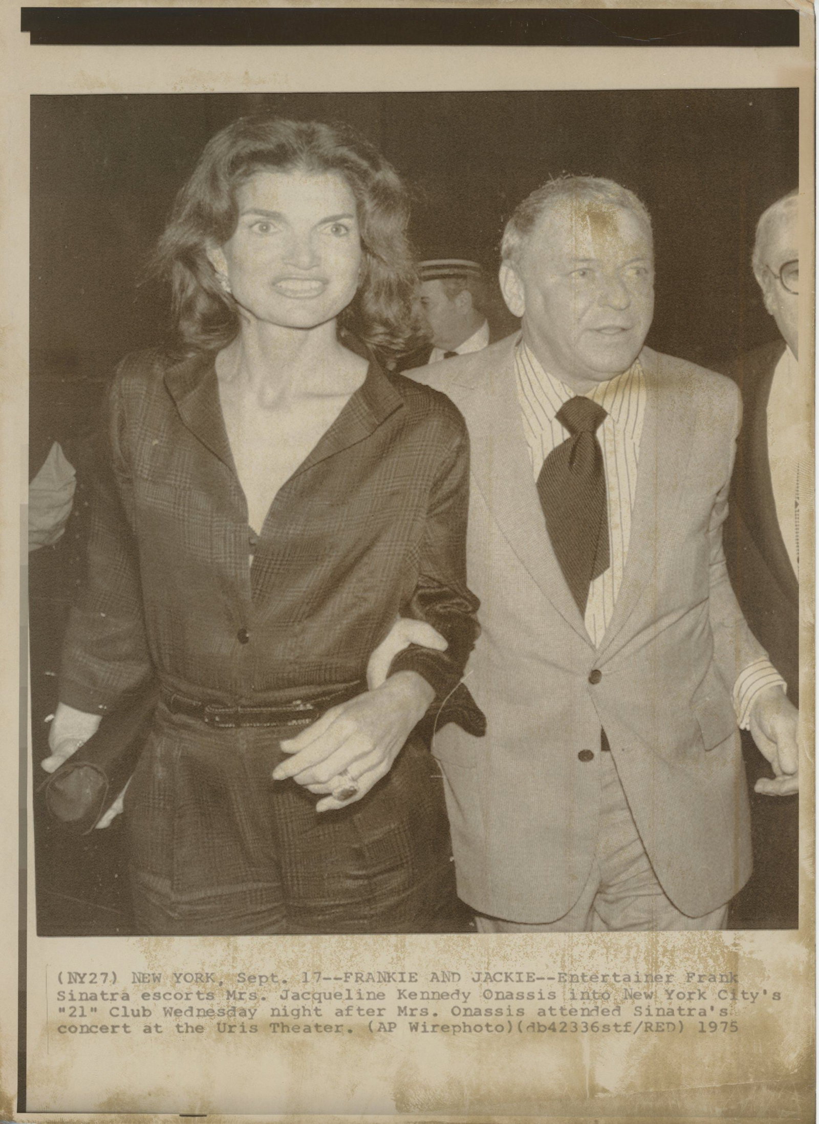 Jacqueline Kennedy – Original 1975 Wire Photograph with Frank Sinatra – 8 x 11" (1 of 2)