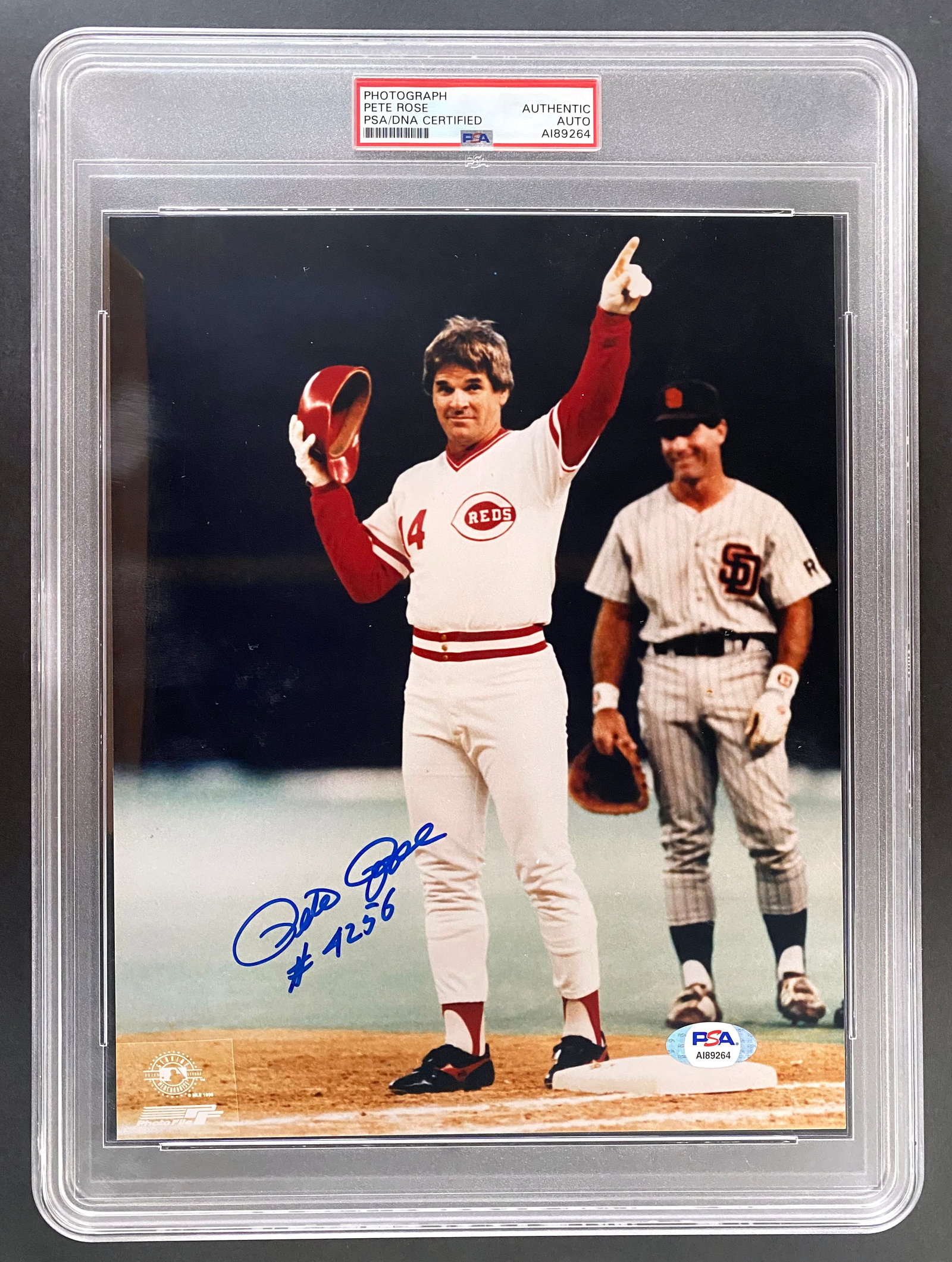 Pete Rose – Cincinnati Reds Legend – Autographed 8 x 10 Photo (1 of 1)