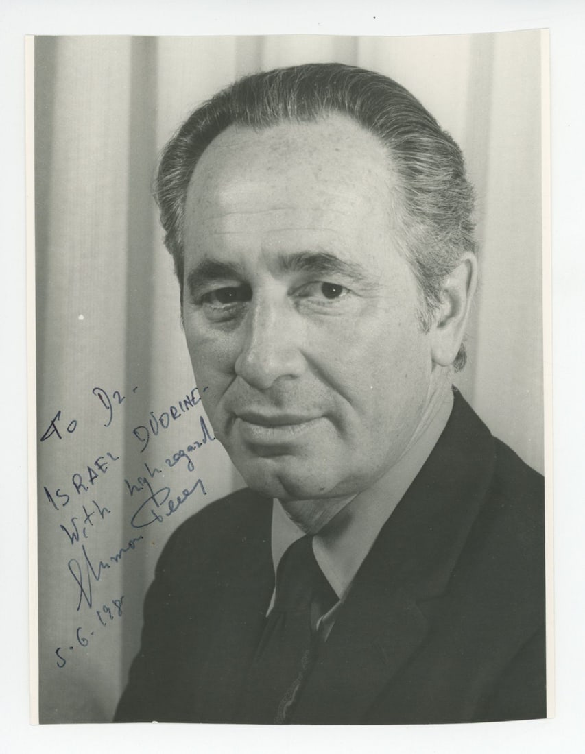 Shimon Peres – Israeli Statesman & Nobel Laureate – Autographed Photograph – 5 x 7: Details: Shimon Peres autographed 5 x 7-inch black-and-white photographic portrait depicting the Israeli statesman in a formal studio setting. The photograph is inscribed and signed in blue ink, dated