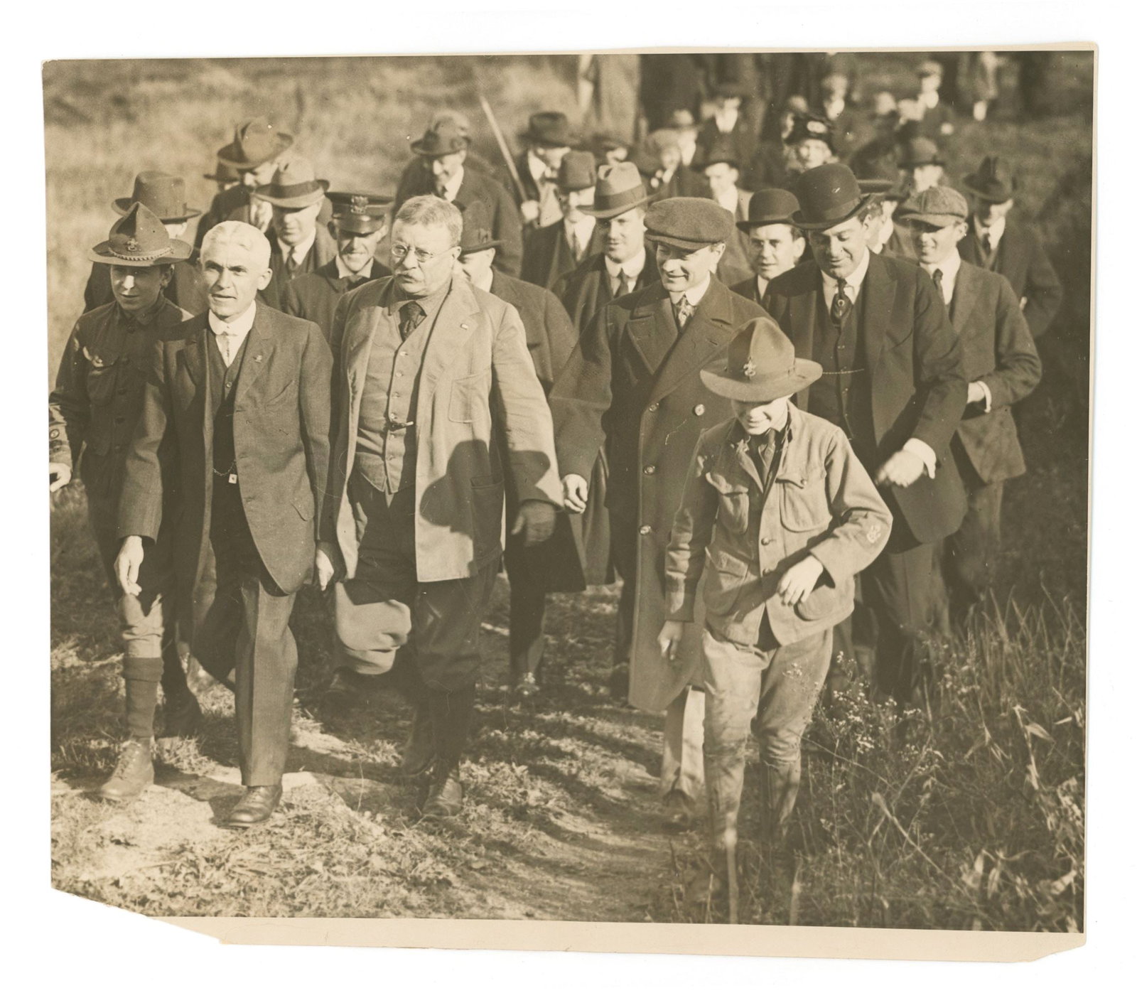 Theodore Roosevelt Original 8.75 x 7.75" Vintage Underwood & Underwood Photo in Plattsburgh, NY: Details: Theodore Roosevelt original 8.75 x 7.75" Underwood & Underwood silver gelatin glossy photograph.Slight age wear include clipped lower corners. Authentication: Includes a full letter