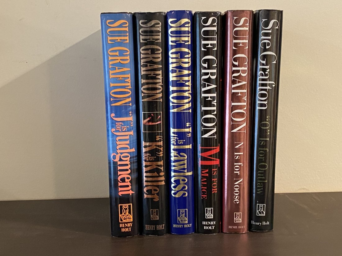 Sue Grafton SIGNED First Editions - Letters J-O (1 of 16)