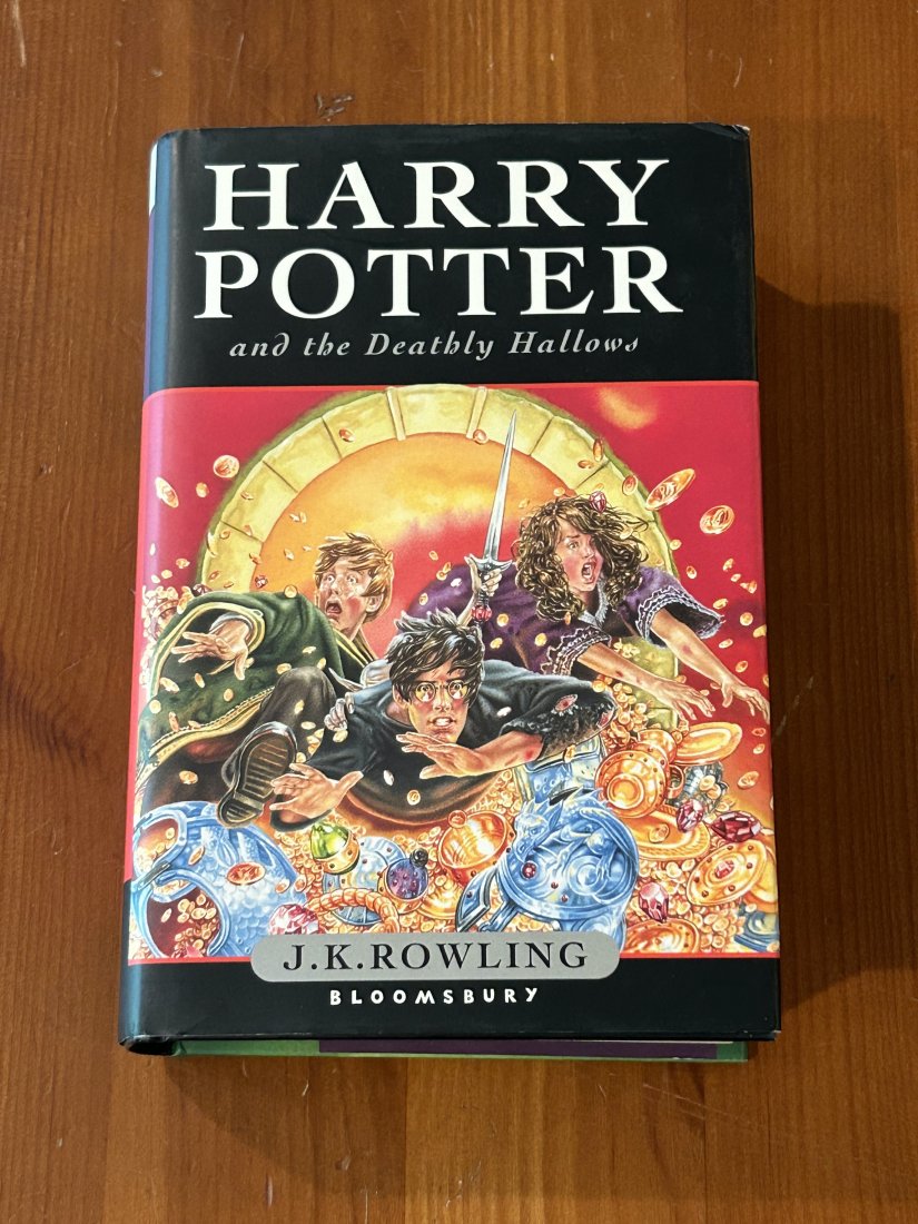Harry Potter And The Deathly Hallows by J. K. Rowling First UK Edition: Harry Potter And The Deathly Hallows by J. K. Rowling First UK Edition published by Bloomsbury, London, 2007