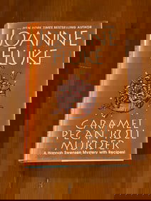 Caramel Pecan Roll Murder by Joanne Fluke SIGNED First Edition