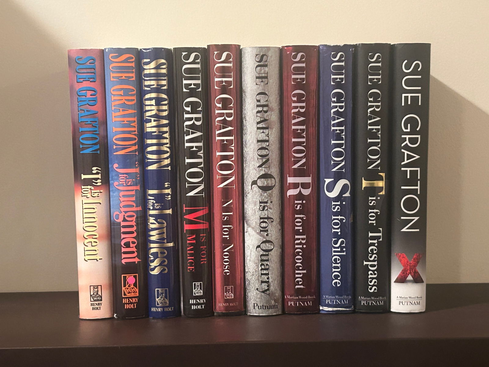 Sue Grafton SIGNED Editions (1 of 19)
