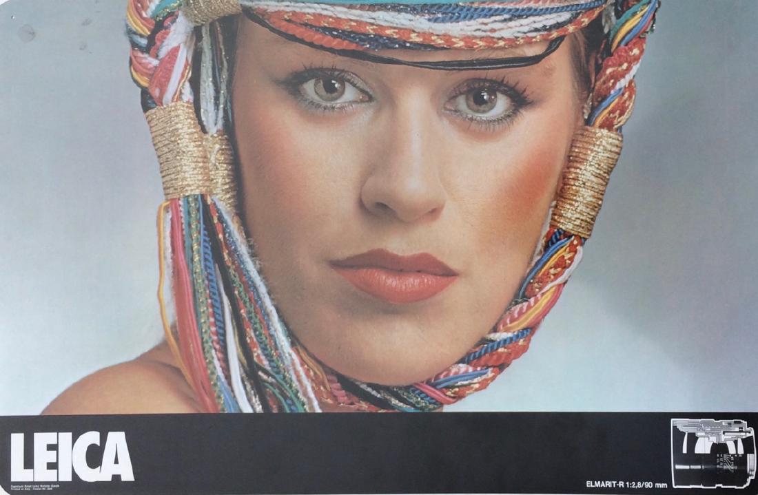 [PHOTOGRAPHIE] LEICA - Poster nr 223, 224, 225 & 226.: [PHOTOGRAPHIE] LEICA - Poster nr 223, 224, 225 & 226. Soit 4 publicités recto verso en couleurs, impression sur matière plastifiée semi-rigide. 38 x 58 cm. Publicités pour différents objectifs fi