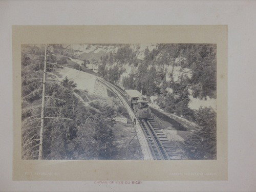 GARCIN - Chemin de Fer du Righi.: GARCIN - Chemin de Fer du Righi. Tirage albuminé monté sur carton fort. Mentions imprimées en blanc en bas à gauche et à droite: Vues Panoramiques - Garcin, photographe à Genève. Titre imprimé