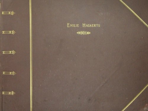 Album d'ouvrages de papier réalisé p: Album d'ouvrages de papier réalisé par Émilie HAESAERTS. [Début XXe siècle]. In-folio à l'italienne, pleine percaline brune, le premier plat porte Émil