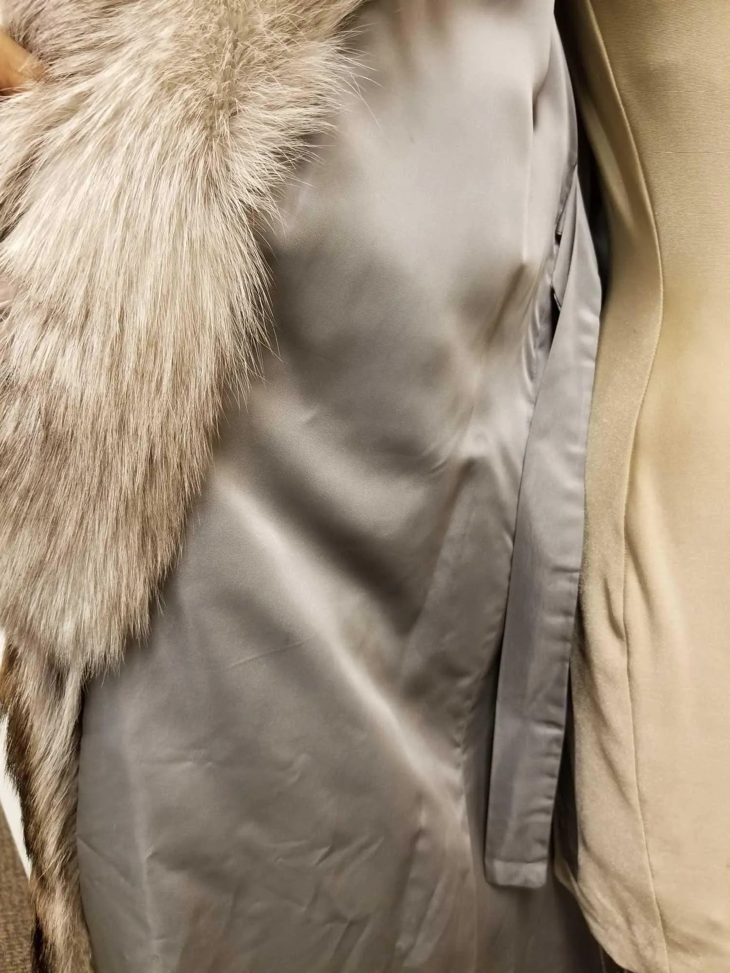 Canadian Fox Fur - Diamond Distinctive Design Fur Coat - 5