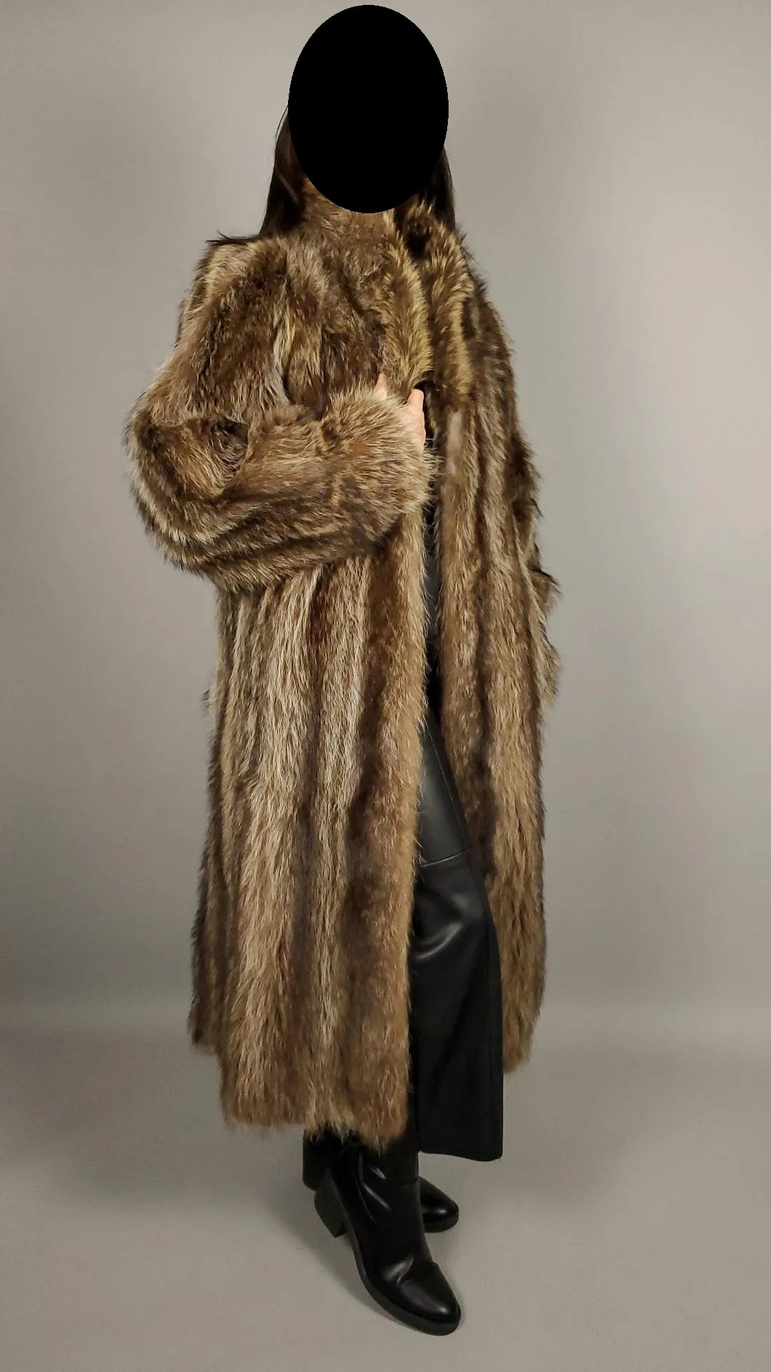 WOMENS BROWN RACCOON FUR COAT: WOMENS BROWN RACCOON FUR COAT- Measurements are approximate :length from collar: 125cm/49.21in; Shoulders:42cm/16.53in; Arms length:70cm/27.55in; Chest:120cm/47.24in; bottom sweep:70cm/27.55in;