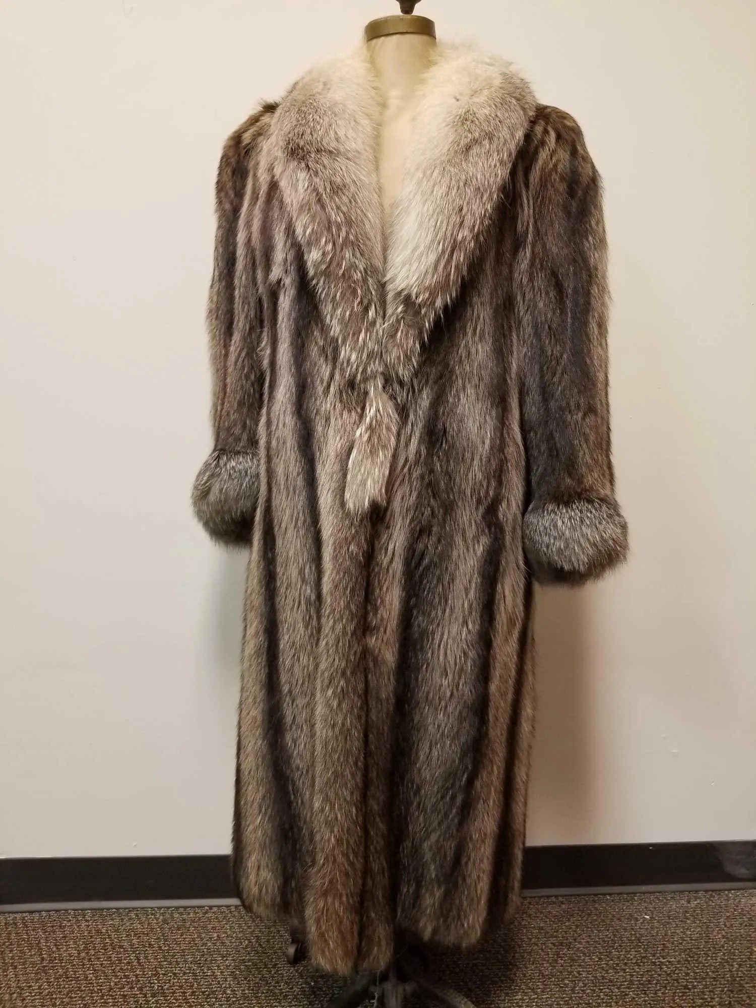 Canadian Fox Fur - Diamond Distinctive Design Fur Coat (1 of 6)