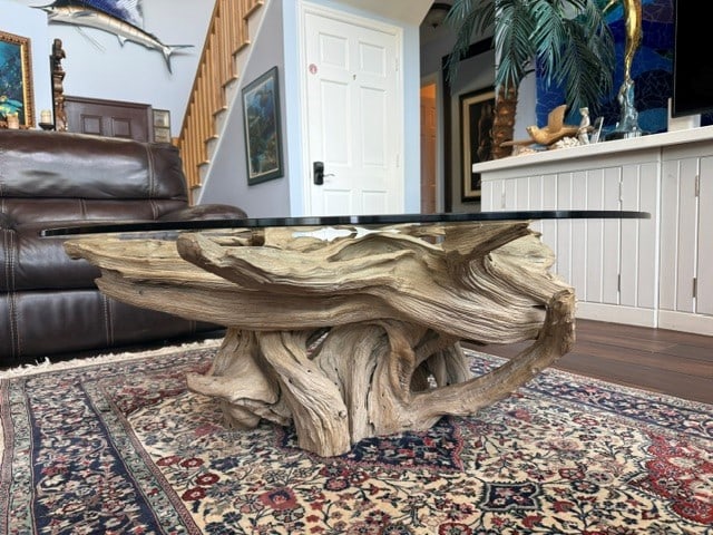 Unique Driftwood Coffe Table with 46" Bevelled Glass Top: Unique Driftwood Coffe Table with 46" Bevelled Glass Top - Dimensions: 46" Diameter x 17" Height
