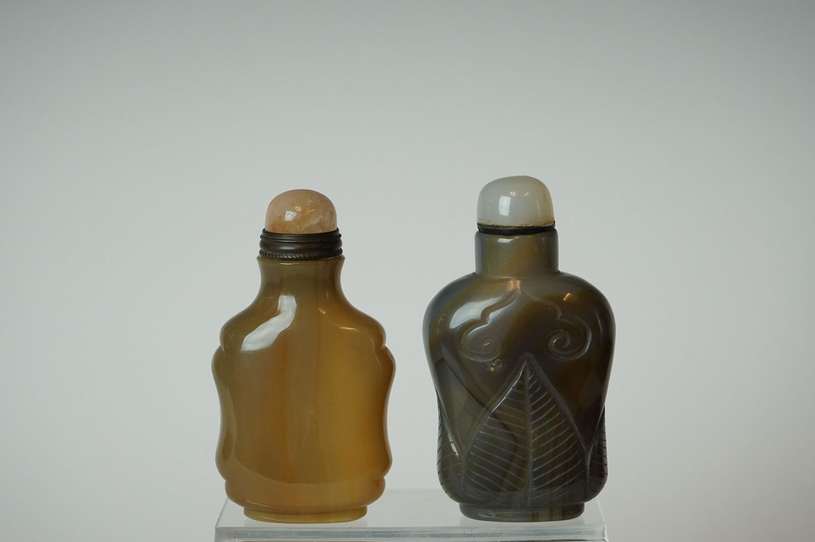 A Pair of Qing Dynasty Agate Snuff Bottles (1 of 4)