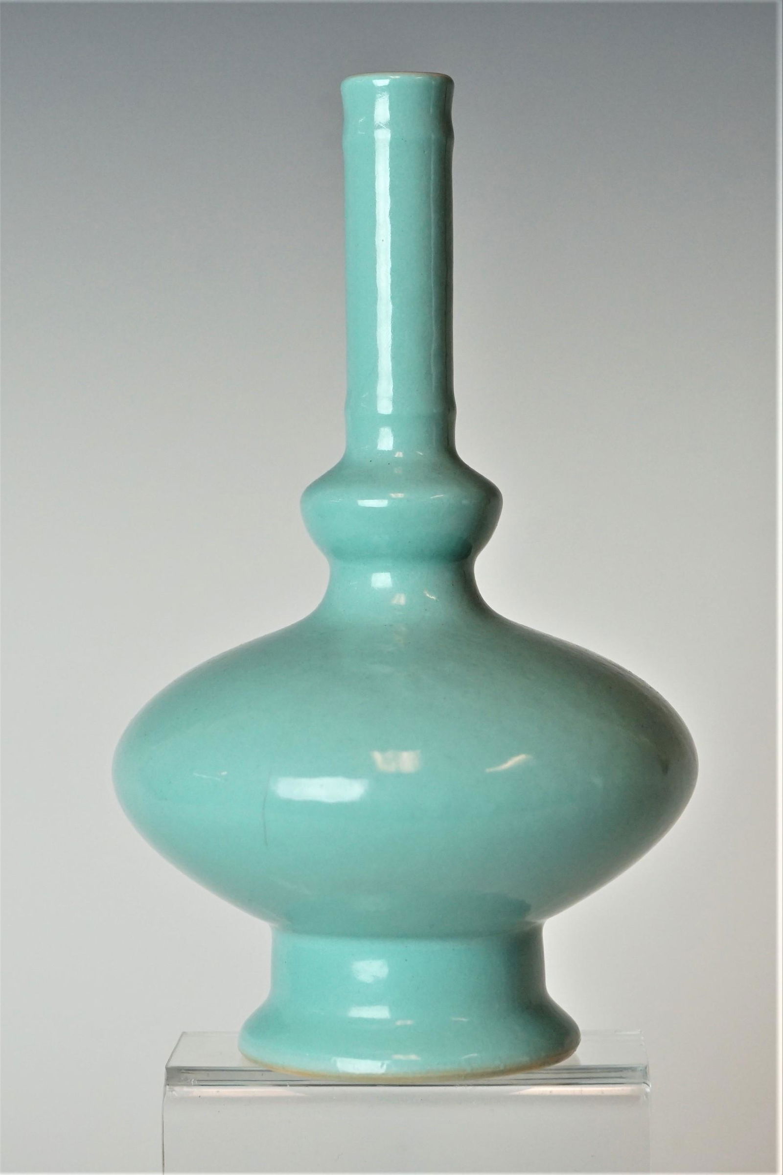 A Qing Dynasty Turquoise-Glazed Porcelain Bottle Vase (1 of 7)