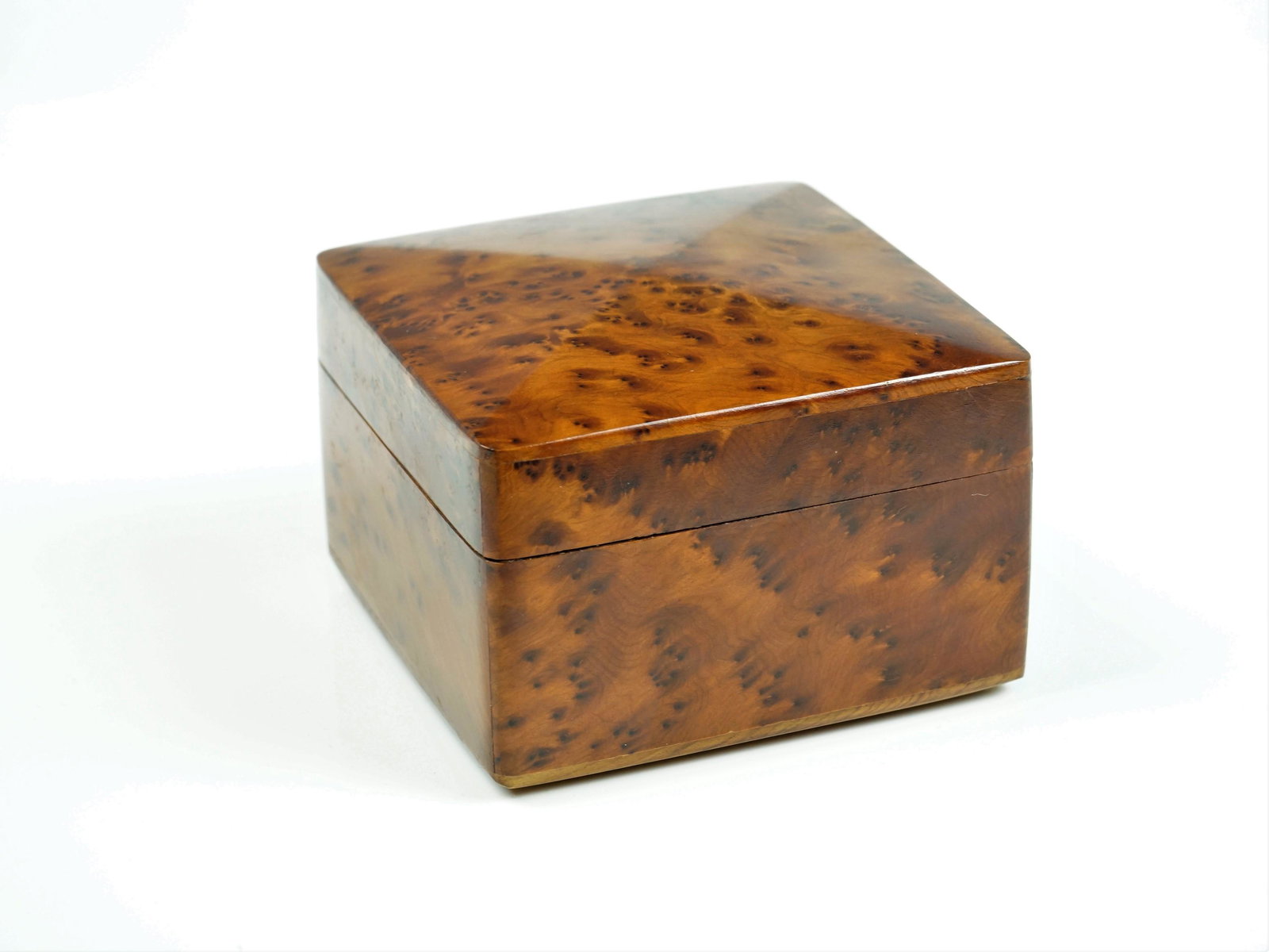 Asian THUYA jewelry Box: Origin: China Date/Period: 20th. c Material:Wood Size:4 1/2*4 1/2*3in Offered in overall good condition .Some Surface wears, with age and use. Condition: LUXUR FINE ART AUCTION attempts to check every