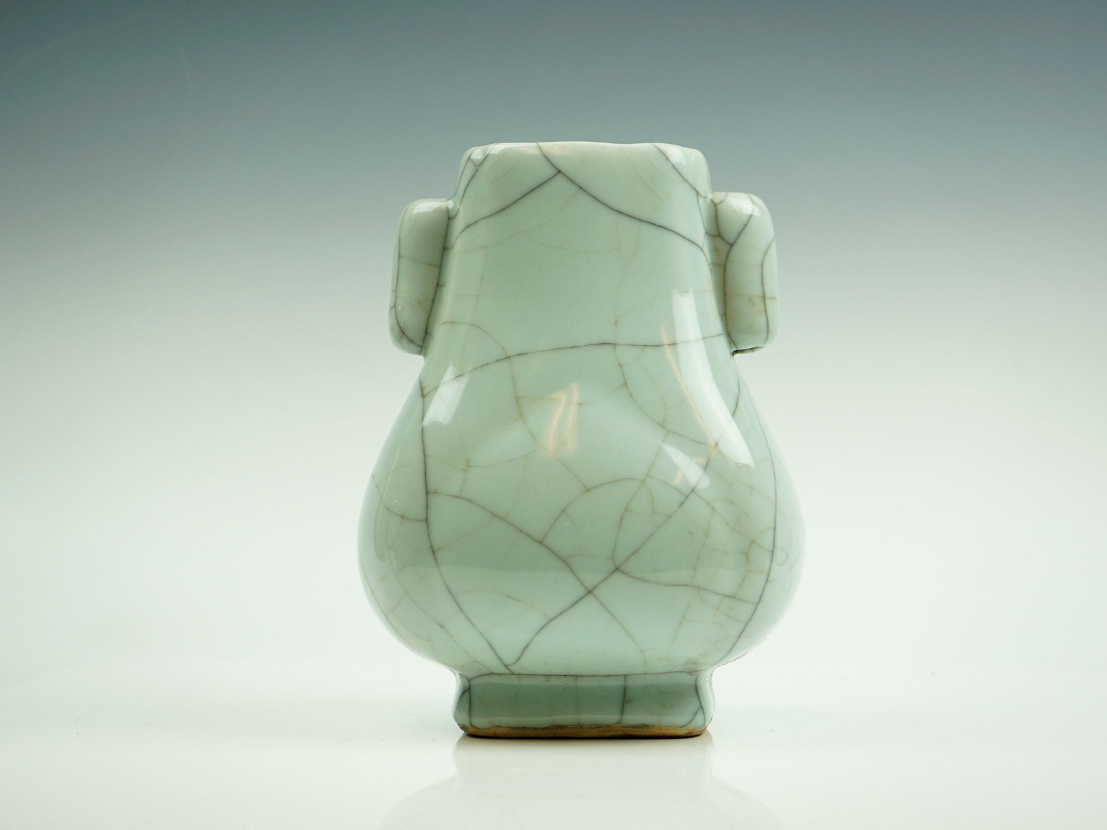 A Guan-type faceted vase (1 of 6)