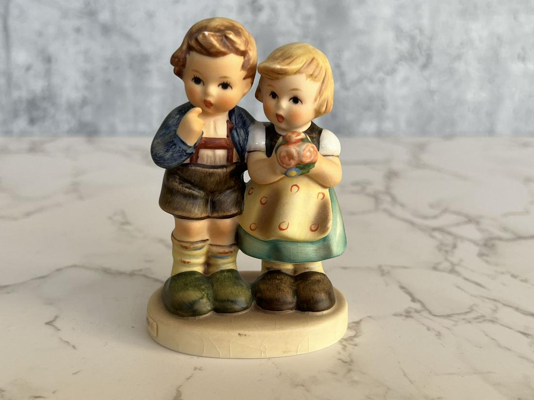 Germany Goebel Hand-painted ceramic Hummel doll: Origin:Germany Date/Period:20TH.C Material:Ceramic Size:Please refer to the size of the reference Additional Information:German Hummel Doll, known as "the most expensive doll in the world", was born i