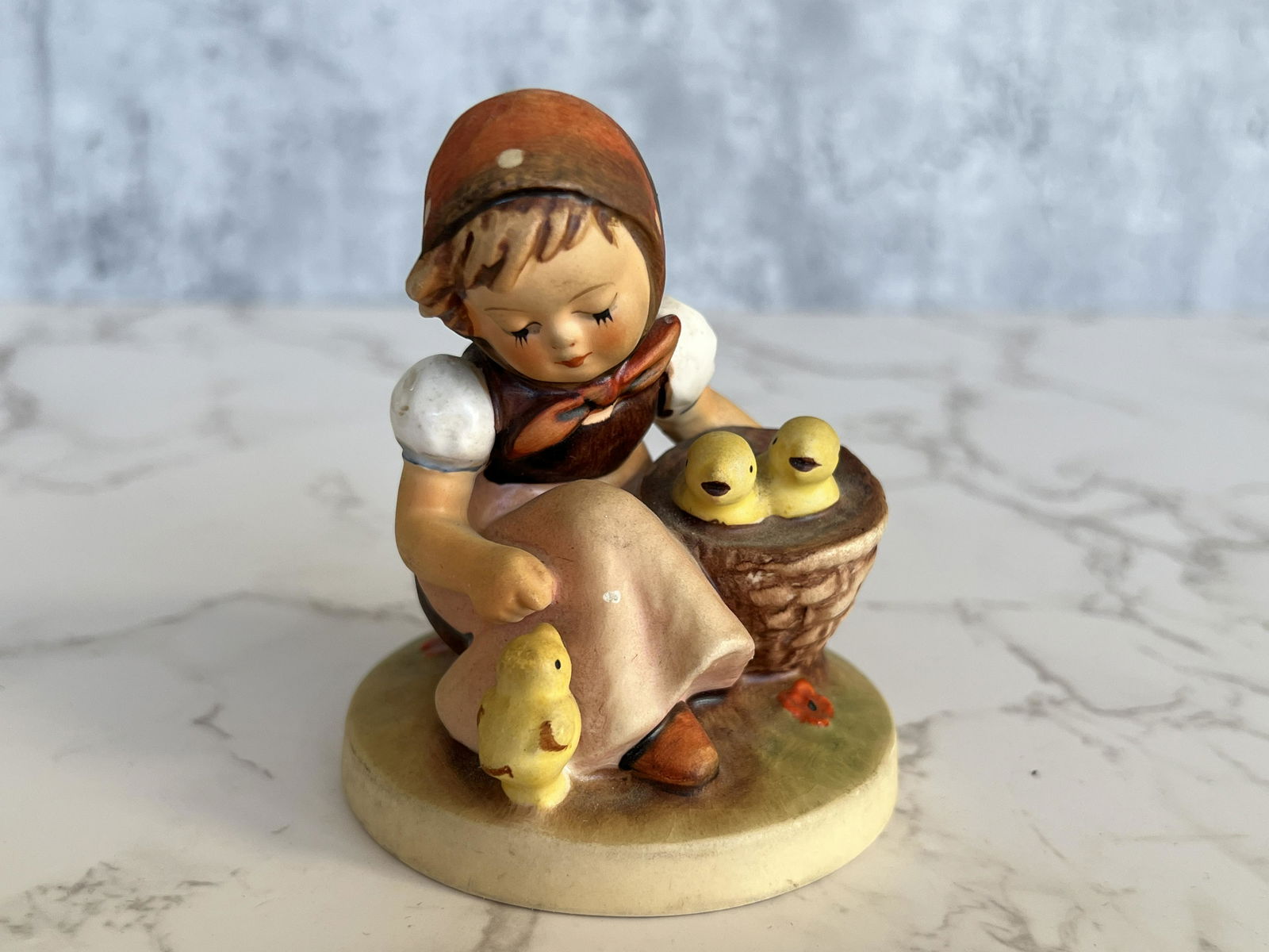 Germany Goebel Hand-painted ceramic Hummel doll: Origin:Germany Date/Period:20TH.C Material:Ceramic Size:Please refer to the size of the reference Additional Information:German Hummel Doll, known as "the most expensive doll in the world", was born i