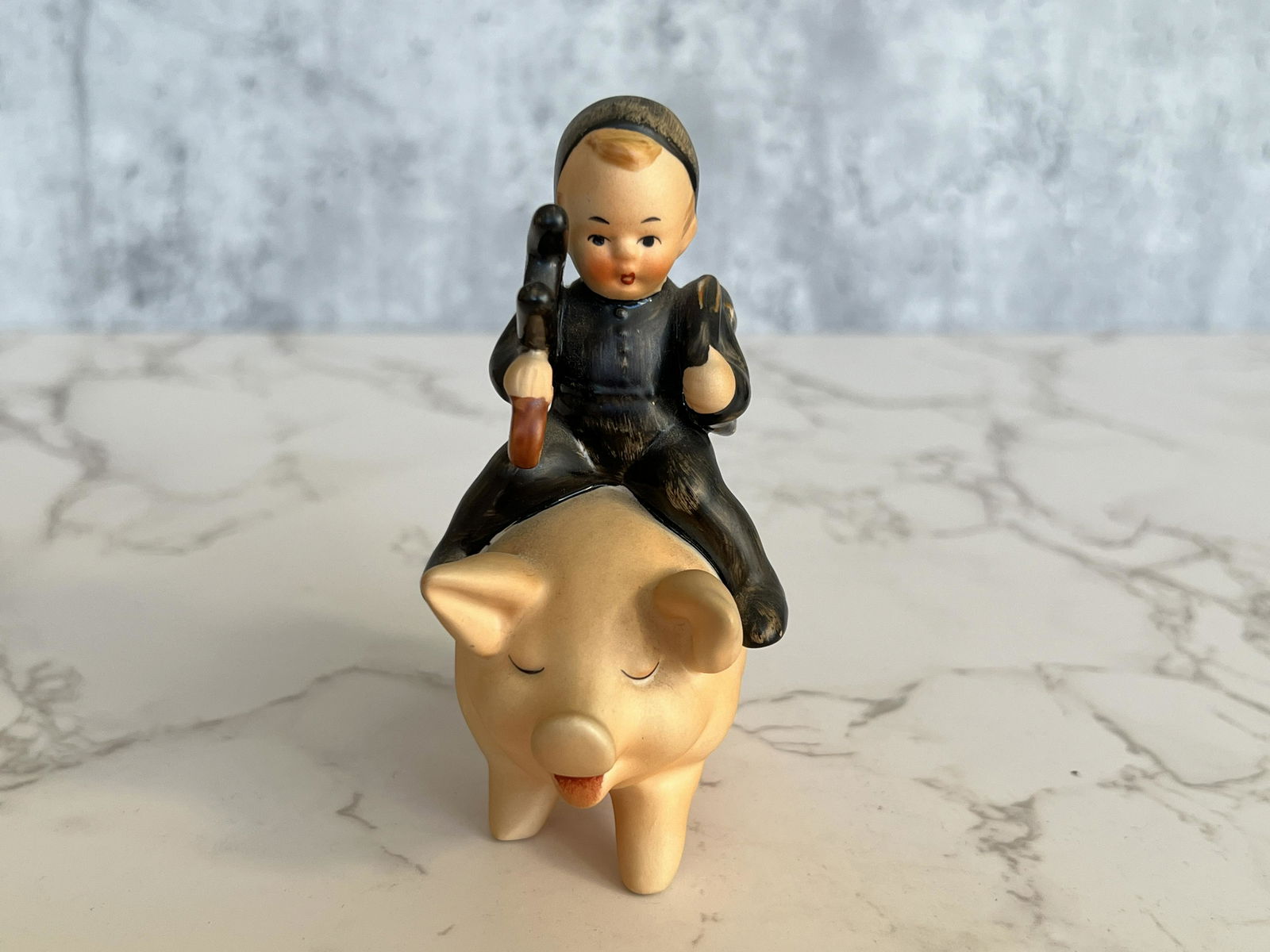 Germany Goebel Hand-painted ceramic Hummel doll: Origin:Germany Date/Period:20TH.C Material:Ceramic Size:Please refer to the size of the reference Additional Information:German Hummel Doll, known as "the most expensive doll in the world", was born i