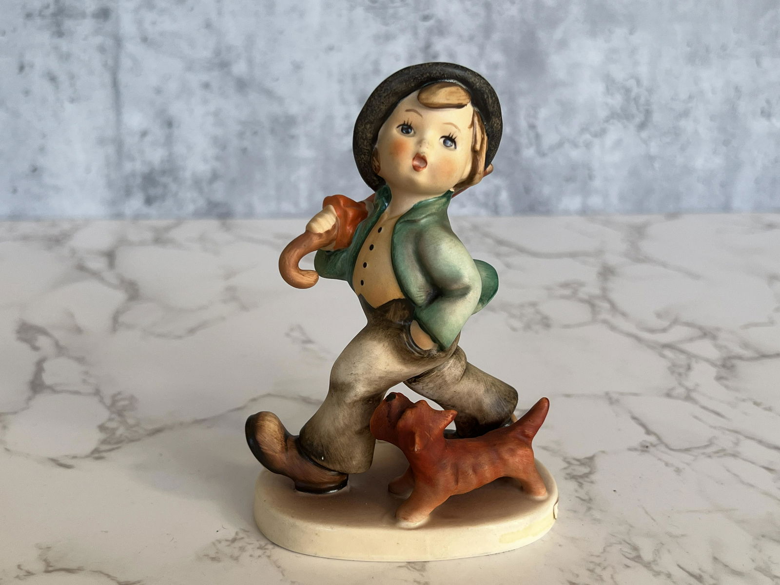 Germany Goebel Hand-painted ceramic Hummel doll: Origin:Germany Date/Period:20TH.C Material:Ceramic Size:Please refer to the size of the reference Additional Information:German Hummel Doll, known as "the most expensive doll in the world", was born i