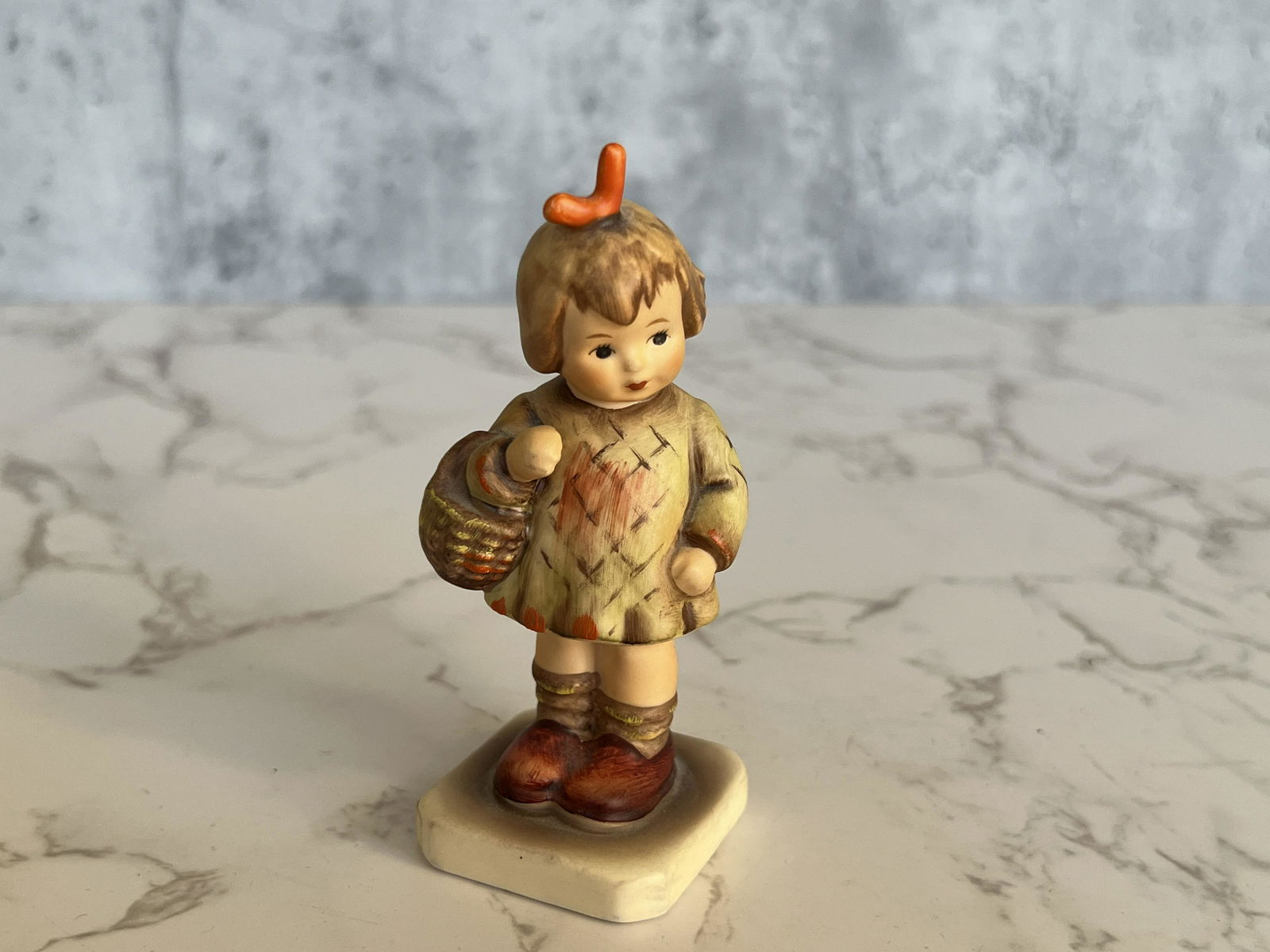 Germany Goebel Hand-painted ceramic Hummel doll: Origin:Germany Date/Period:20TH.C Material:Ceramic Size:Please refer to the size of the reference Additional Information:German Hummel Doll, known as "the most expensive doll in the world", was born i