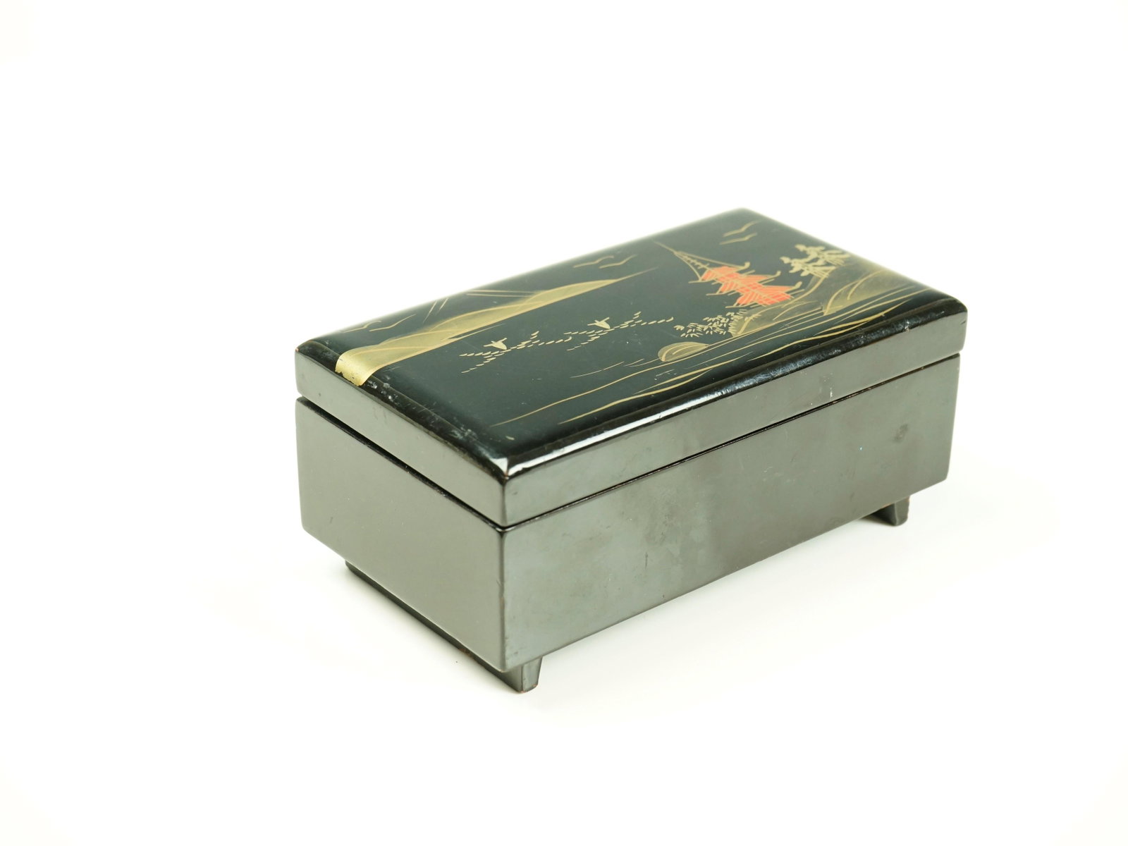 Japanese Jewelry Music Box: Origin: Japan Date/Period: 20th c Material: Wood Approximate Size: 6in * 3 1/2in * 2 3/4in Condition: Offered in overall good condition. Surface wears,with age and use.Please refer to the picture .LUX