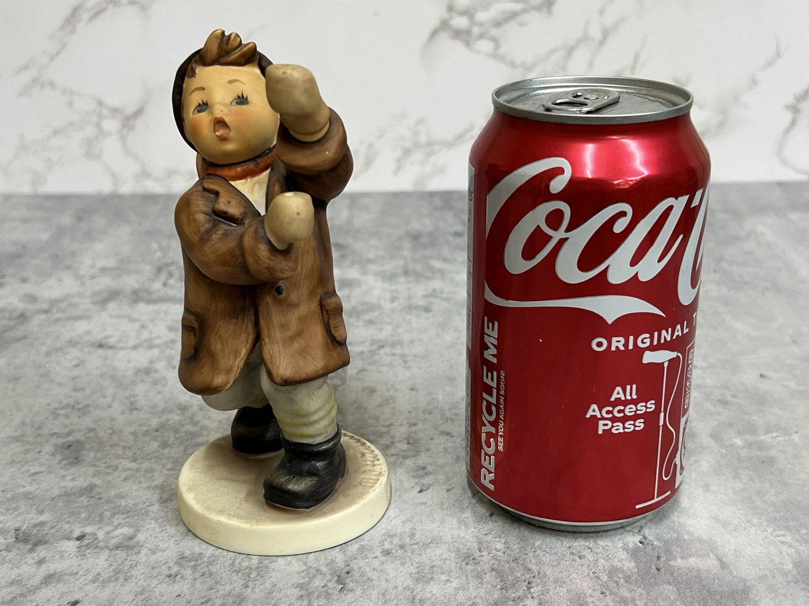 Germany Goebel Hand-painted ceramic Hummel doll: Origin:GermanyDate/Period:20TH.CMaterial:Ceramic Size:Please refer to the size of the referenceAdditional Information:German Hummel Doll, known as "the most expensive doll in the world", was born in 1