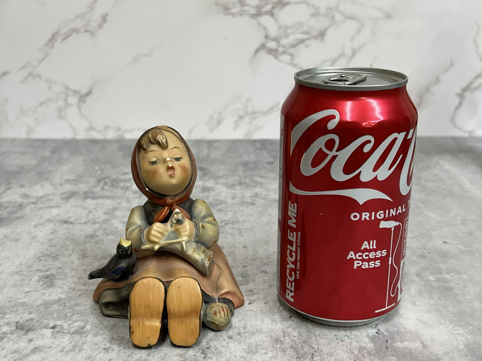 Germany Goebel Hand-painted ceramic Hummel doll: Origin:GermanyDate/Period:20TH.CMaterial:Ceramic Size:Please refer to the size of the referenceAdditional Information:German Hummel Doll, known as "the most expensive doll in the world", was born in 1