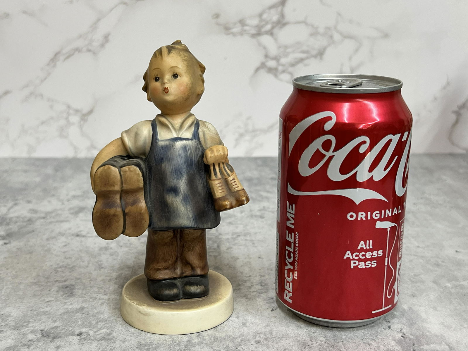 Germany Goebel Hand-painted ceramic Hummel doll: Origin:GermanyDate/Period:20TH.CMaterial:Ceramic Size:Please refer to the size of the referenceAdditional Information:German Hummel Doll, known as "the most expensive doll in the world", was born in 1