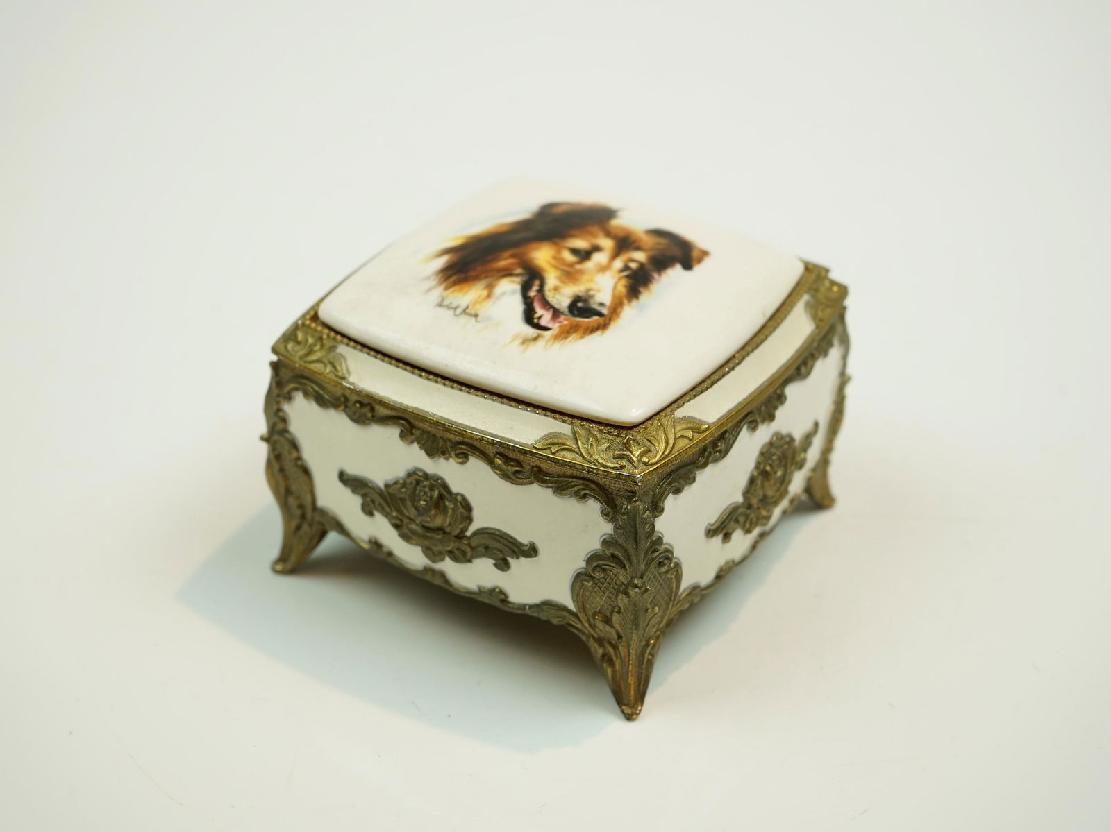 MCM Porcelain Japanese Japan Decorative Jewelry Music Box: Origin: JP Date/Period:20th C Material: Porcelain Baronze Approximate Size: Height: 2-1/2in Length 3-1/2in : Width: 3-1/2in Diameter: Condition: Offered in overall good condition.Surface wears,with ag